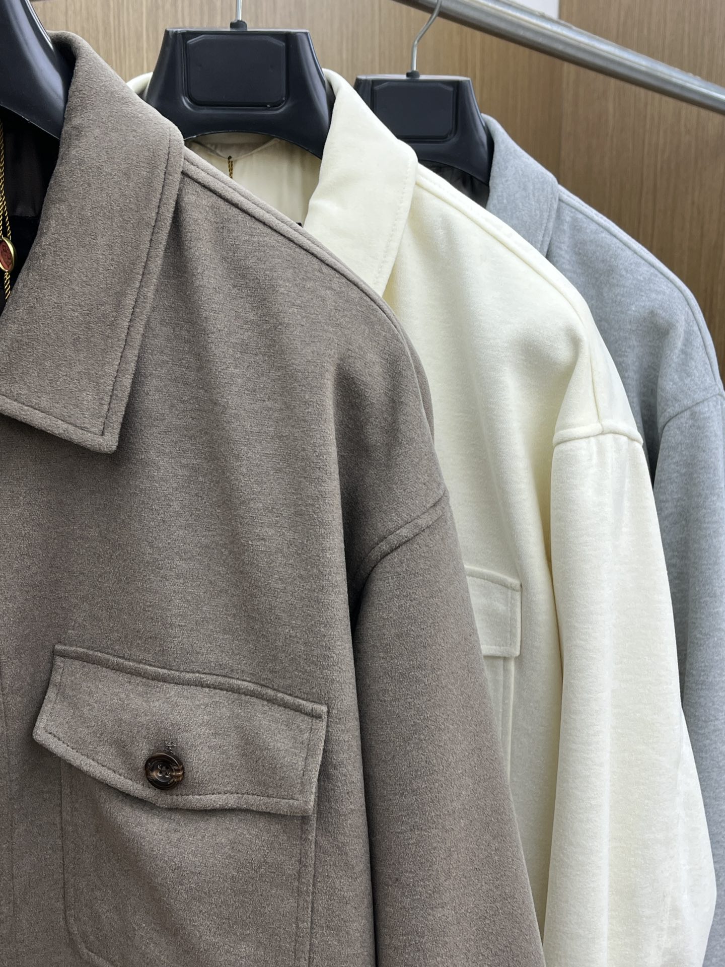 秋冬 lP🆕 🔥秋冬新款男士商务休闲毛呢翻领夹克外套，面料与辅料皆为客供，定织定染而成，触感极为柔软细腻