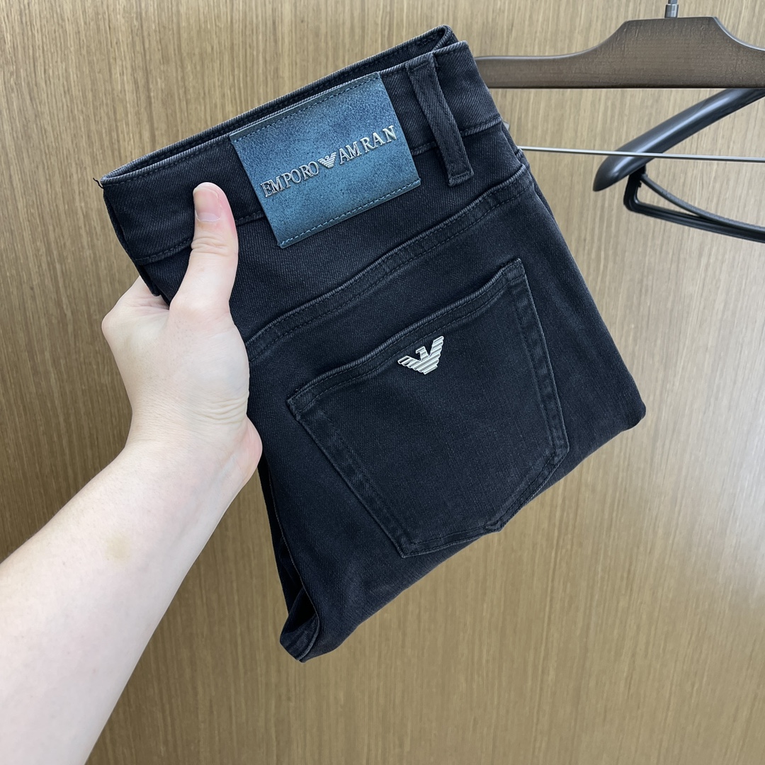 NO:522616,Autumn and winter AJ high-end customization, the latest jeans in early autumn 2025 are released simultaneously on the counter. Original custom reproduction. Customer-supplied hardware and accessories. Original quality. Imported fixed-color denim fabric. Heavy industry washing water. FDA fine workmanship and excellent upper body!  Selected single products, complete three standards, original single product, number 29-38, no 35. 37,,jeans,alexander wang19860909秋冬 AJ 高端定制、2025早秋最新款牛仔裤 柜台同步发售 原版定制复刻 客供五金辅料 原单品质 进口固色牛仔面料 重工洗水 fda做工走线精细 上身绝佳！优选单品 三标齐全 原单出品 码数29-38无35. 37,,jeans,alexander wang,Men's clothing