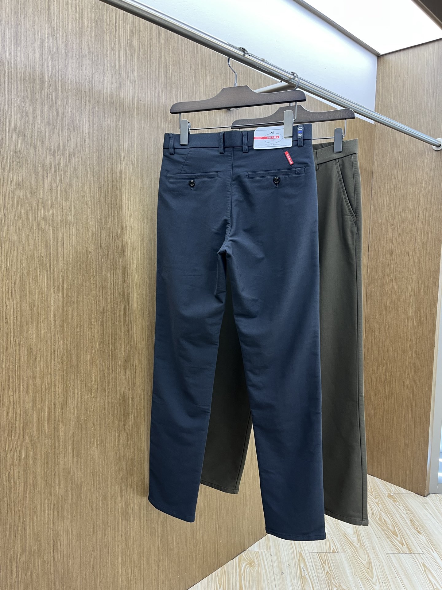 秋冬 PD 🔥🔥ss秋冬新品，官网同步有售，男士高端商务休闲西裤，高端进口面料，带弹力，后面采用硅胶字母