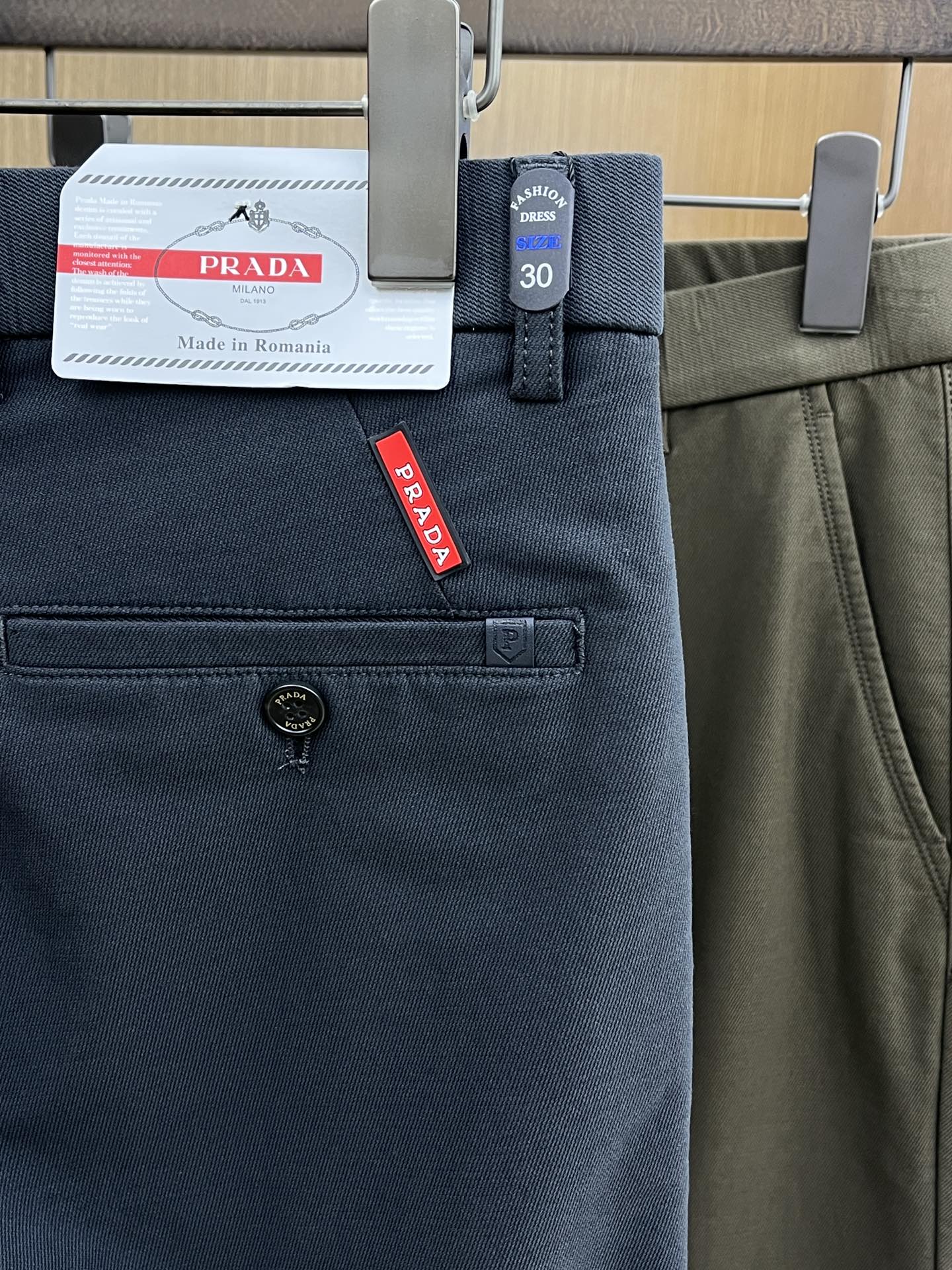 秋冬 PD 🔥🔥ss秋冬新品，官网同步有售，男士高端商务休闲西裤，高端进口面料，带弹力，后面采用硅胶字母