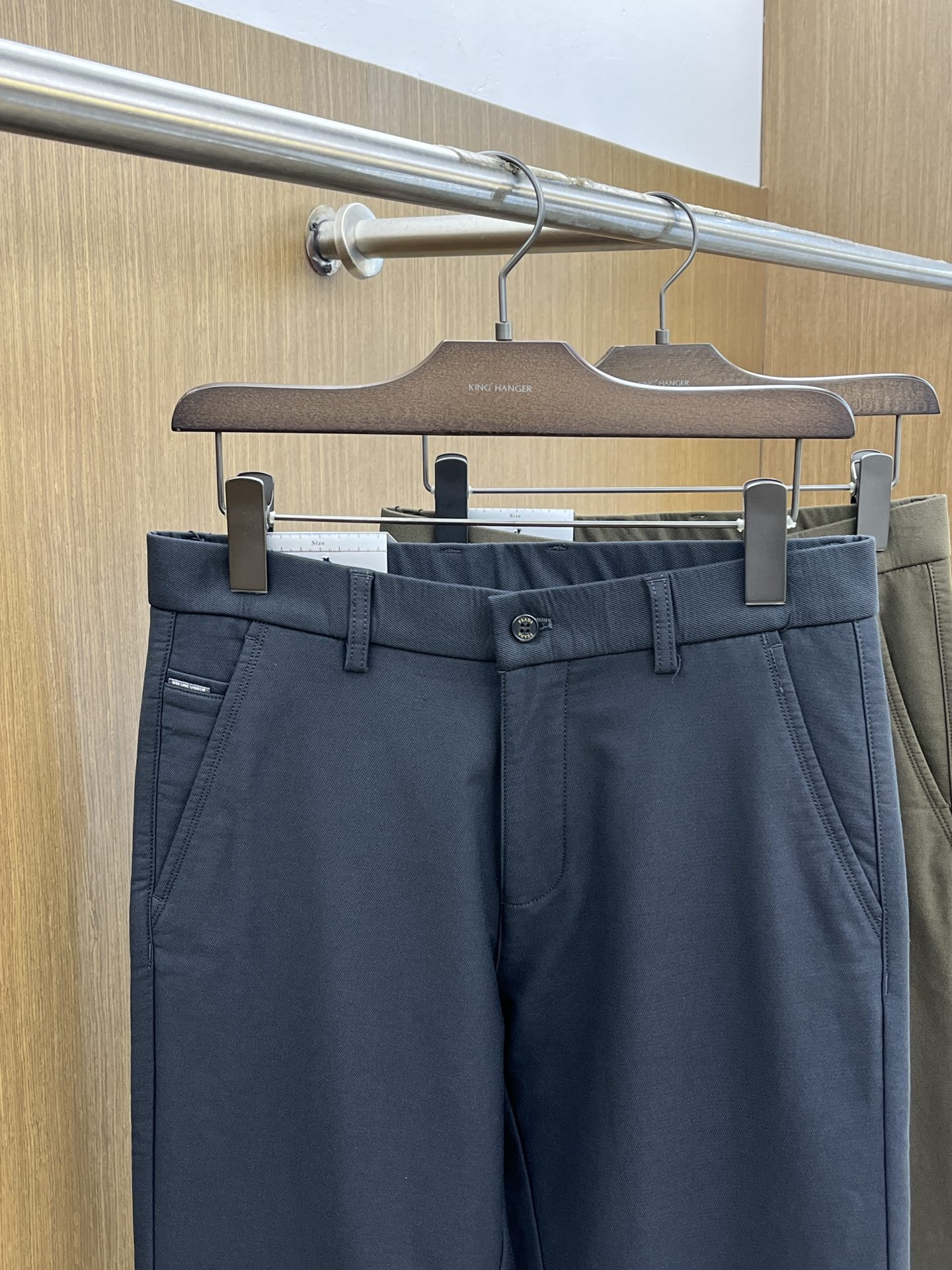 秋冬 PD 🔥🔥ss秋冬新品，官网同步有售，男士高端商务休闲西裤，高端进口面料，带弹力，后面采用硅胶字母