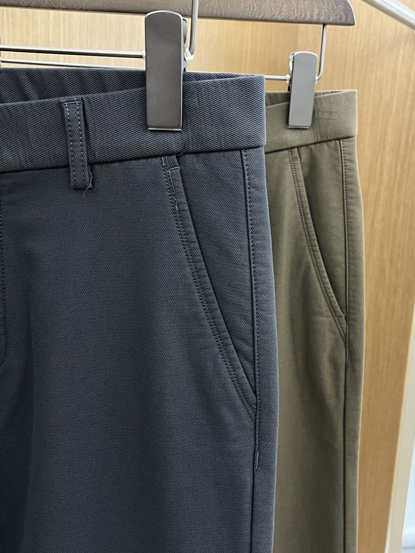 秋冬 PD 🔥🔥ss秋冬新品，官网同步有售，男士高端商务休闲西裤，高端进口面料，带弹力，后面采用硅胶字母