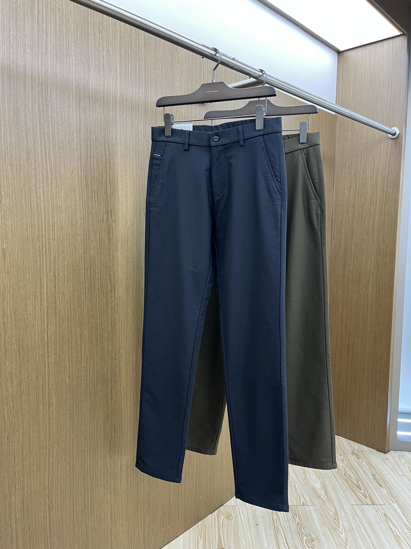 秋冬 PD 🔥🔥ss秋冬新品，官网同步有售，男士高端商务休闲西裤，高端进口面料，带弹力，后面采用硅胶字母