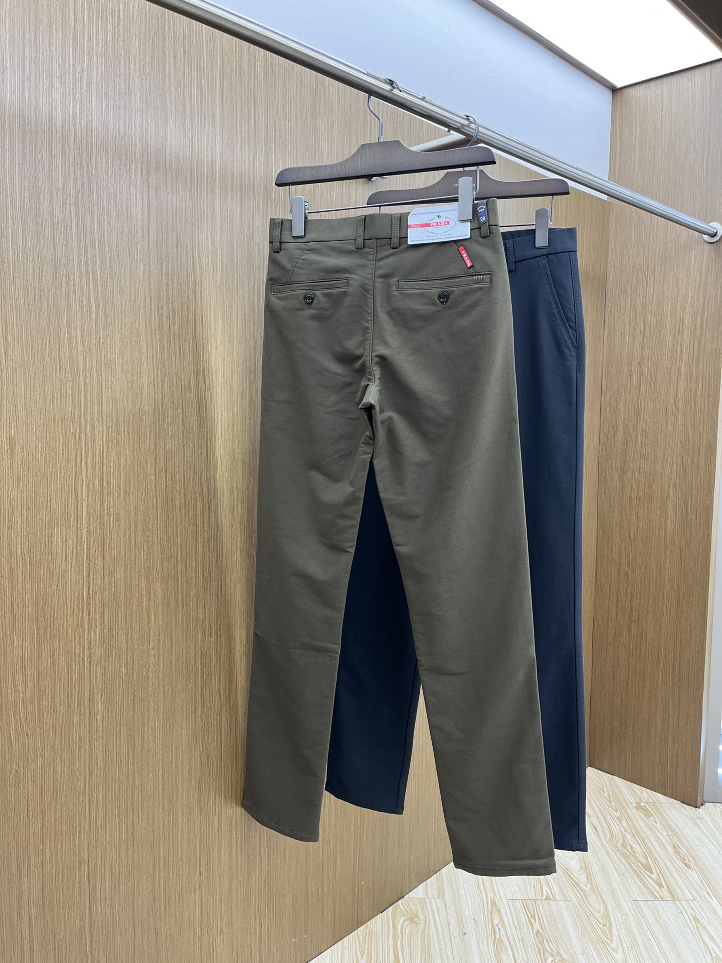 秋冬 PD 🔥🔥ss秋冬新品，官网同步有售，男士高端商务休闲西裤，高端进口面料，带弹力，后面采用硅胶字母