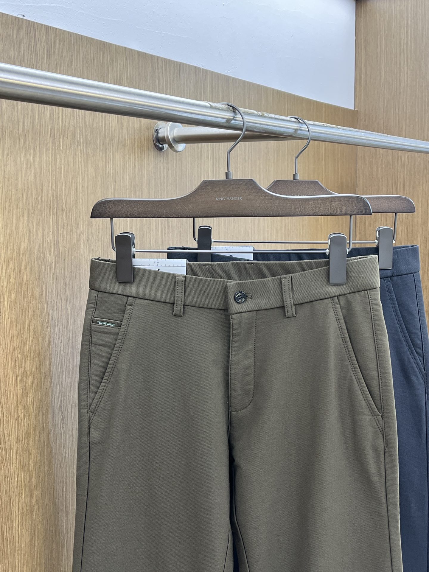 秋冬 PD 🔥🔥ss秋冬新品，官网同步有售，男士高端商务休闲西裤，高端进口面料，带弹力，后面采用硅胶字母