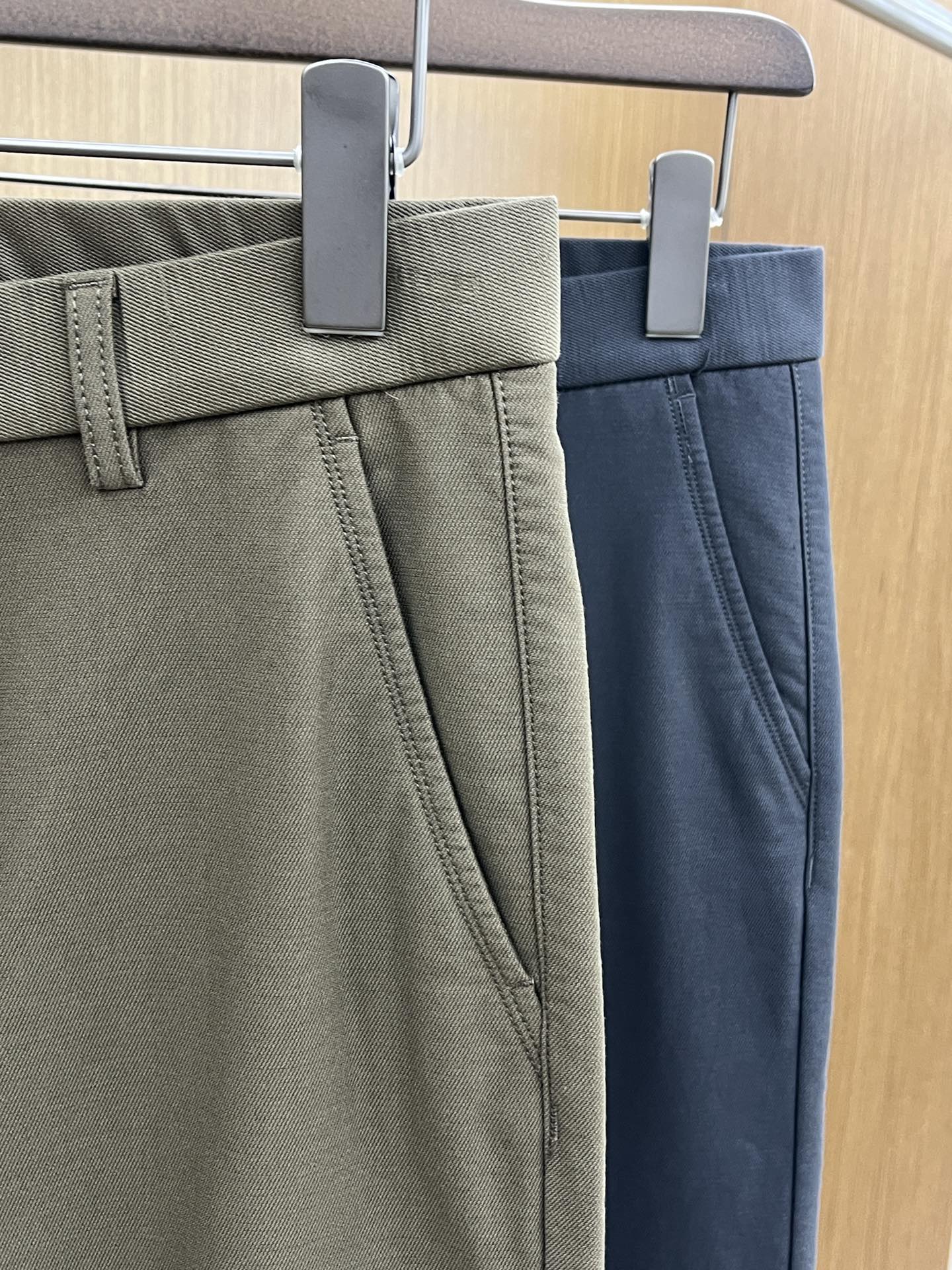 秋冬 PD 🔥🔥ss秋冬新品，官网同步有售，男士高端商务休闲西裤，高端进口面料，带弹力，后面采用硅胶字母