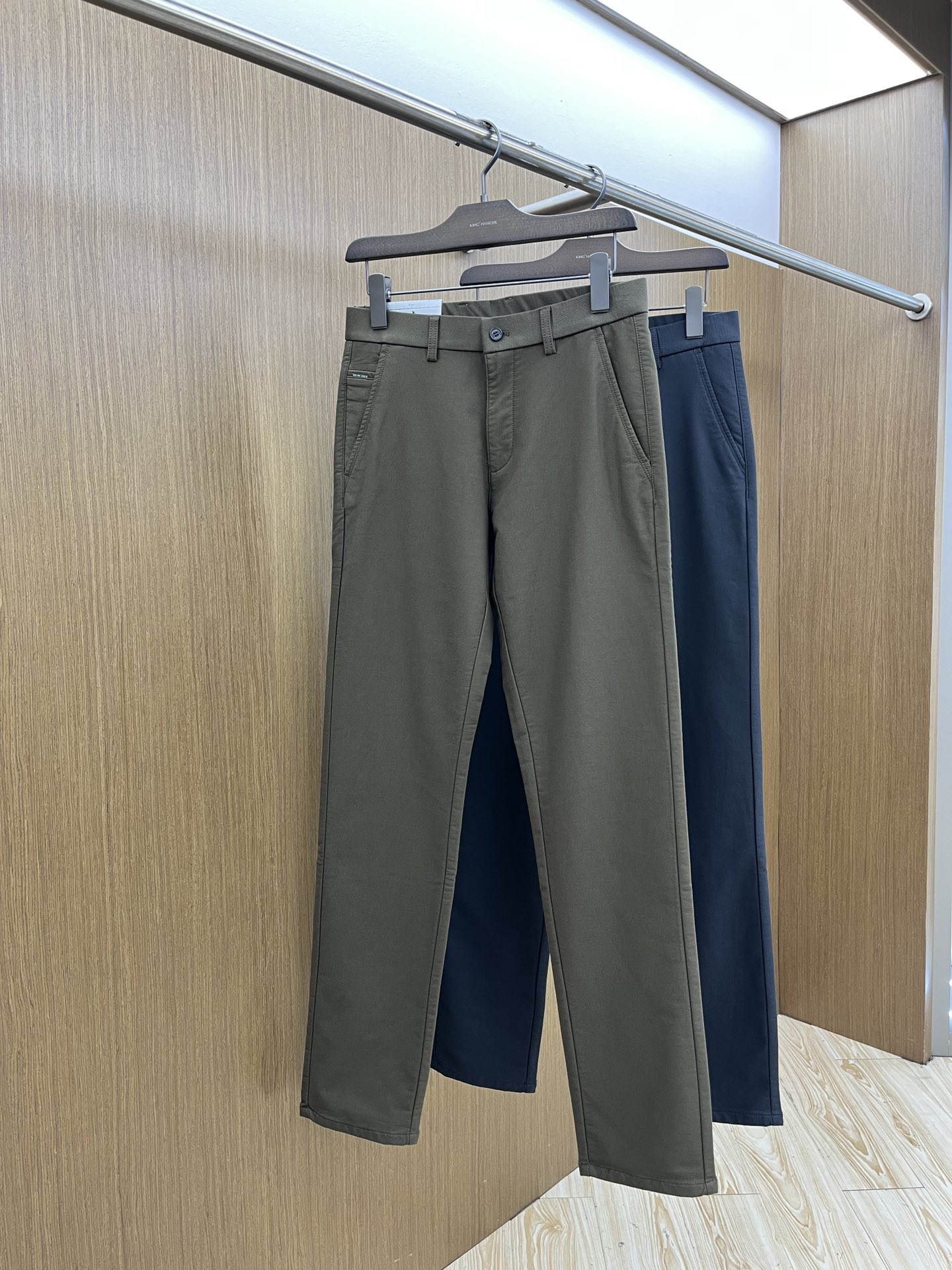 秋冬 PD 🔥🔥ss秋冬新品，官网同步有售，男士高端商务休闲西裤，高端进口面料，带弹力，后面采用硅胶字母