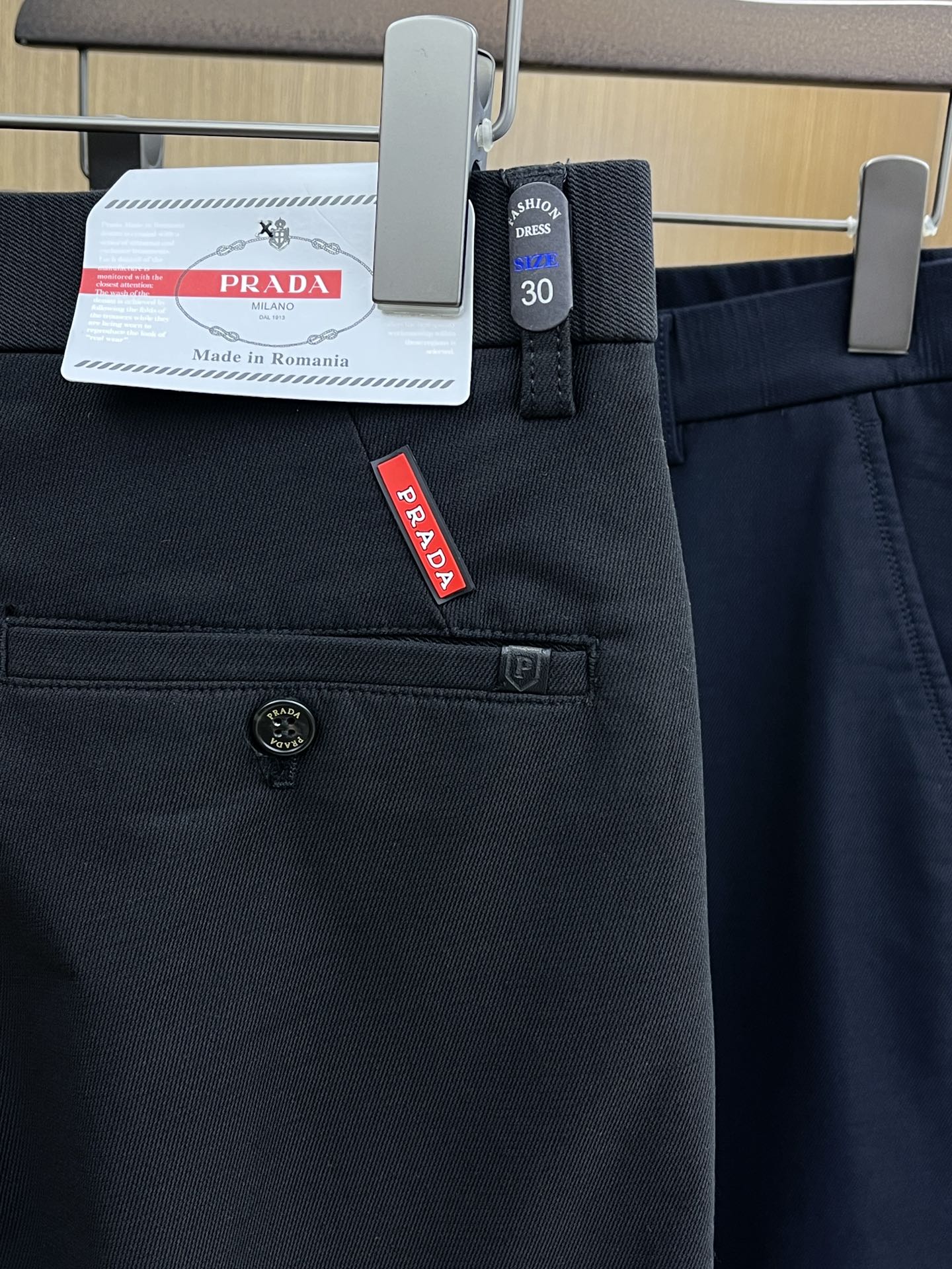 秋冬 PD 🔥🔥ss秋冬新品，官网同步有售，男士高端商务休闲西裤，高端进口面料，带弹力，后面采用硅胶字母