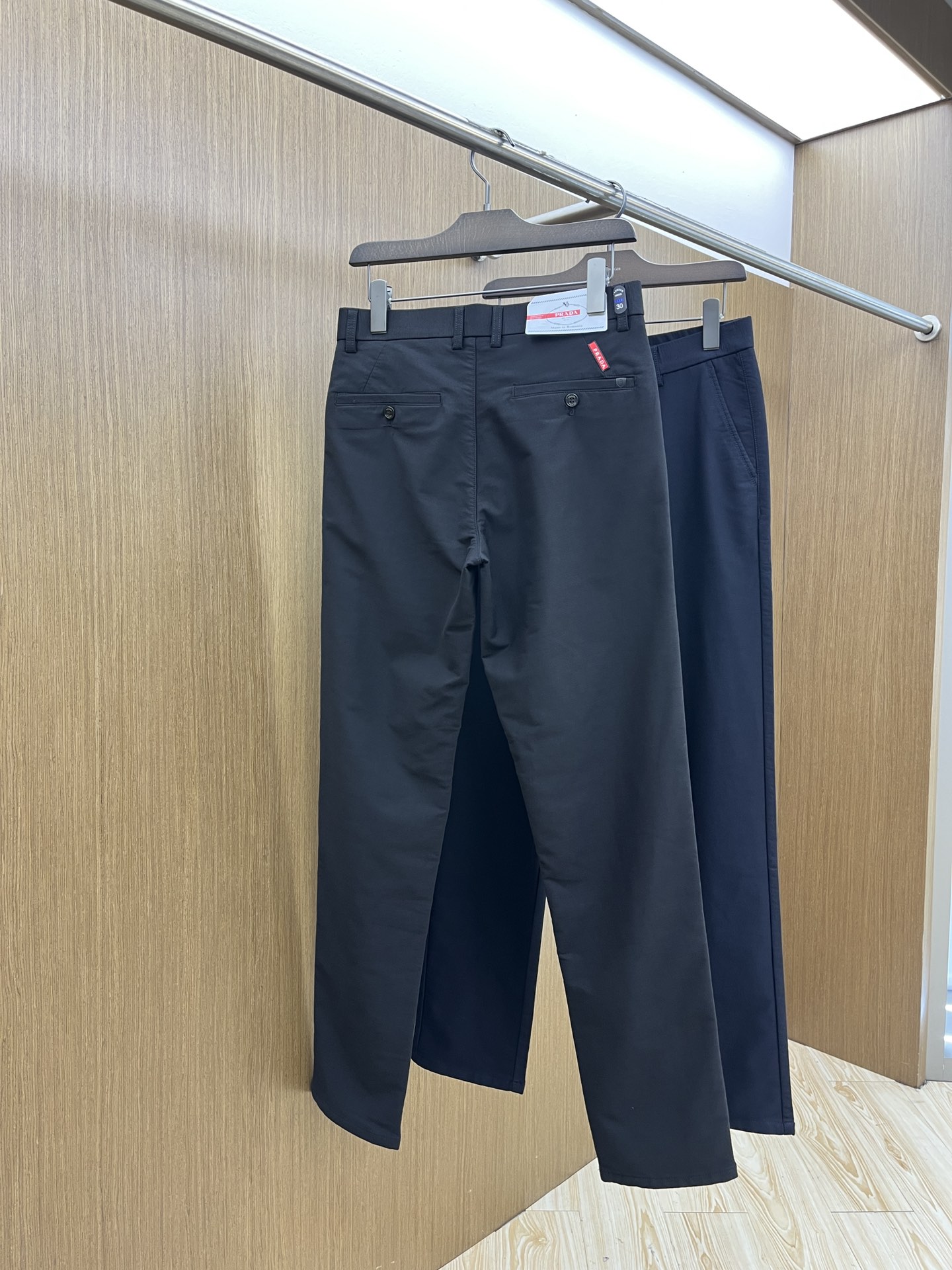 秋冬 PD 🔥🔥ss秋冬新品，官网同步有售，男士高端商务休闲西裤，高端进口面料，带弹力，后面采用硅胶字母