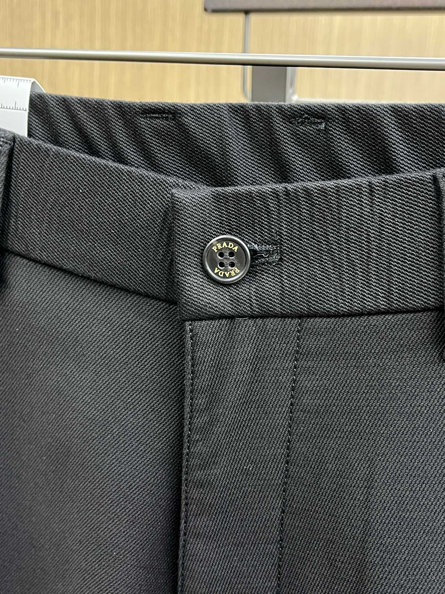 秋冬 PD 🔥🔥ss秋冬新品，官网同步有售，男士高端商务休闲西裤，高端进口面料，带弹力，后面采用硅胶字母