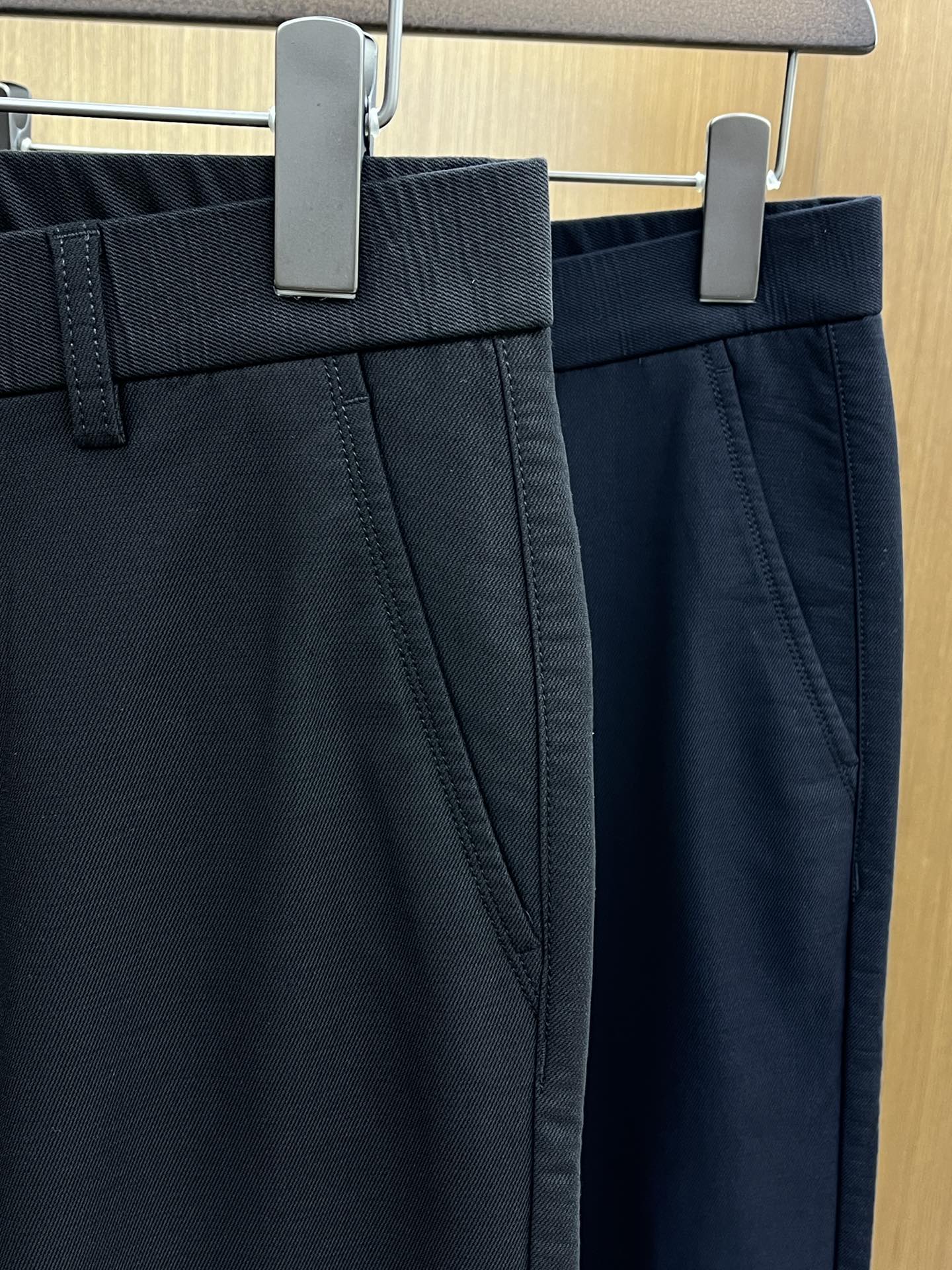 秋冬 PD 🔥🔥ss秋冬新品，官网同步有售，男士高端商务休闲西裤，高端进口面料，带弹力，后面采用硅胶字母