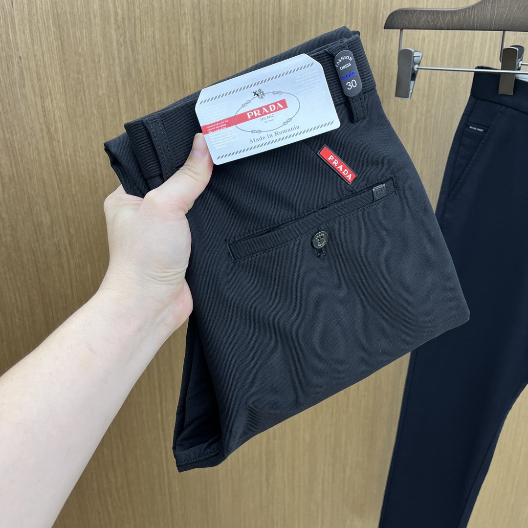 秋冬 PD 🔥🔥ss秋冬新品，官网同步有售，男士高端商务休闲西裤，高端进口面料，带弹力，后面采用硅胶字母