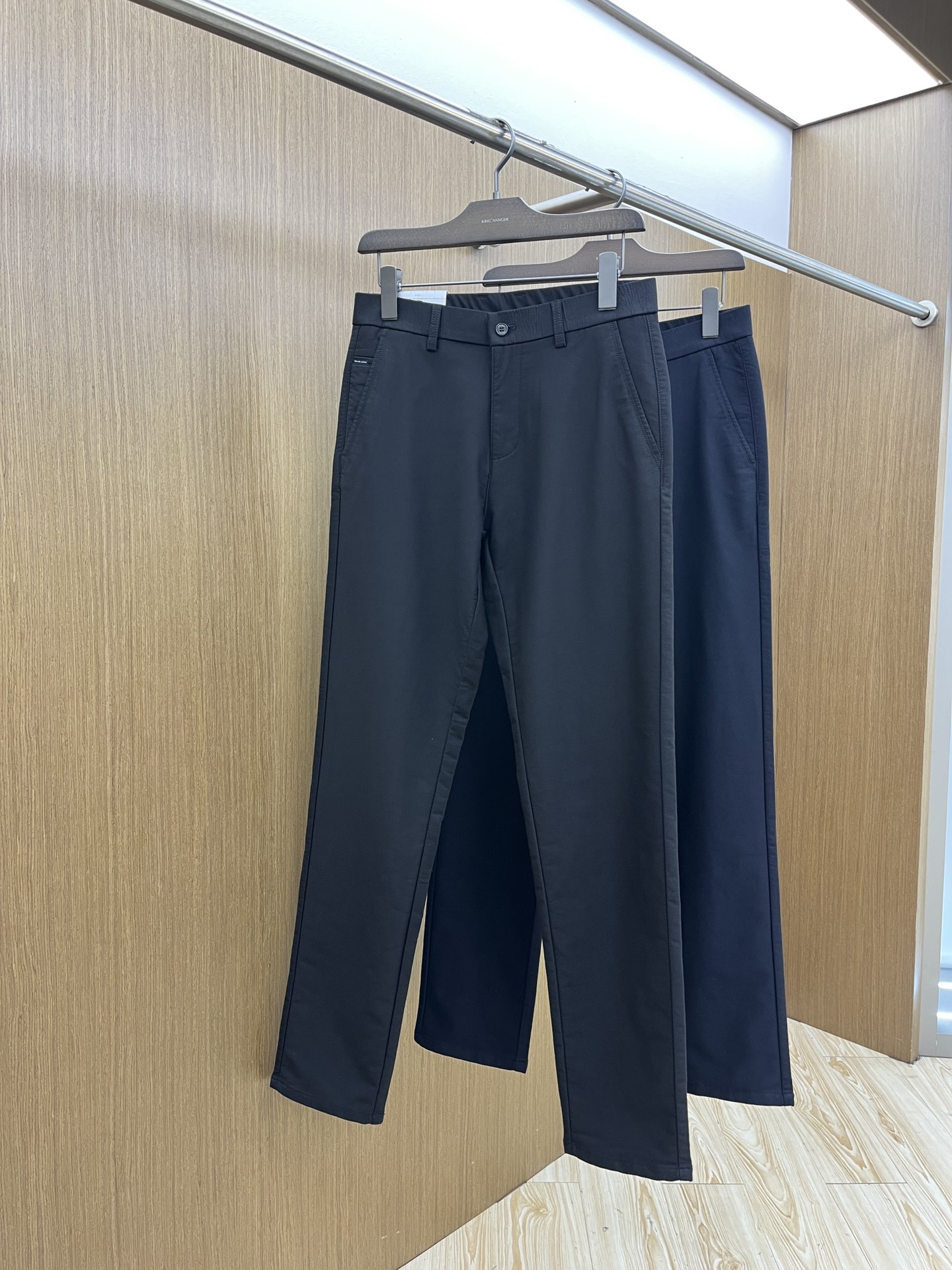 秋冬 PD 🔥🔥ss秋冬新品，官网同步有售，男士高端商务休闲西裤，高端进口面料，带弹力，后面采用硅胶字母