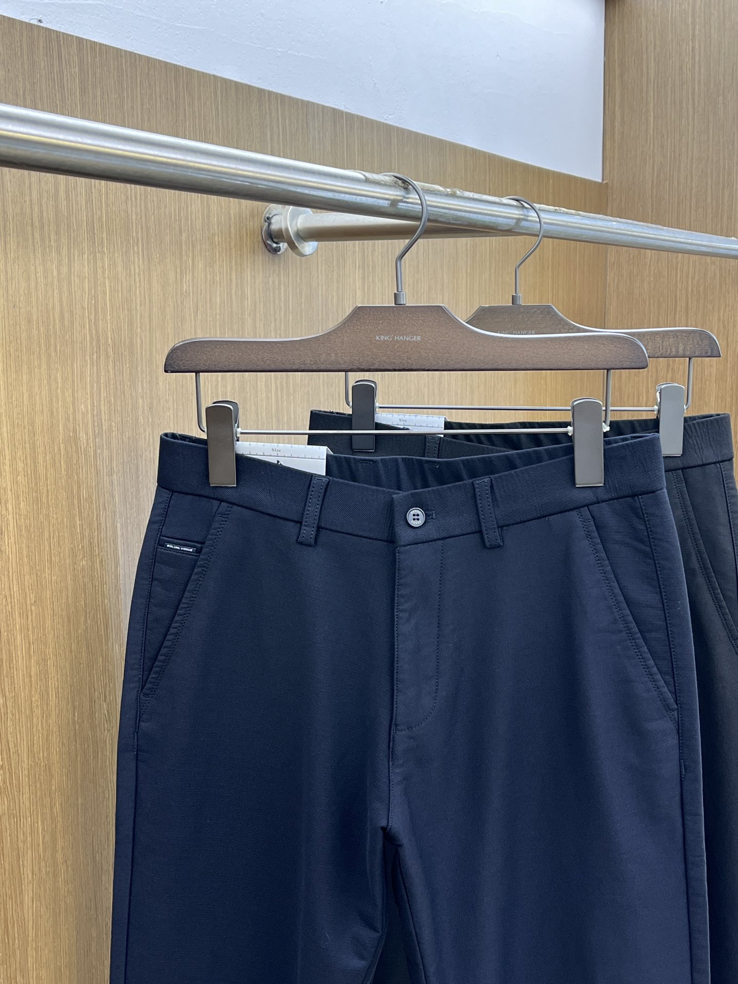 秋冬 PD 🔥🔥ss秋冬新品，官网同步有售，男士高端商务休闲西裤，高端进口面料，带弹力，后面采用硅胶字母