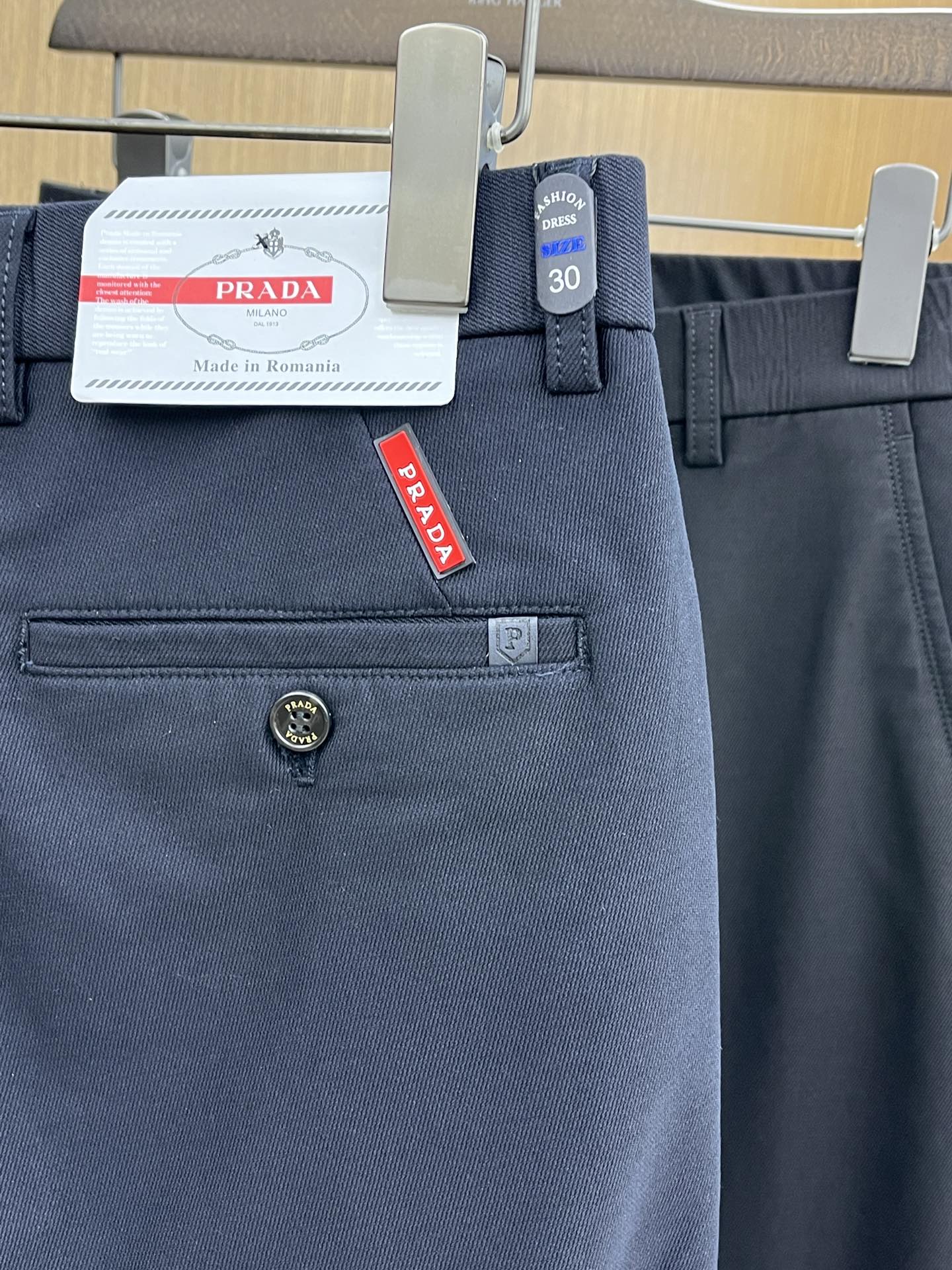 秋冬 PD 🔥🔥ss秋冬新品，官网同步有售，男士高端商务休闲西裤，高端进口面料，带弹力，后面采用硅胶字母