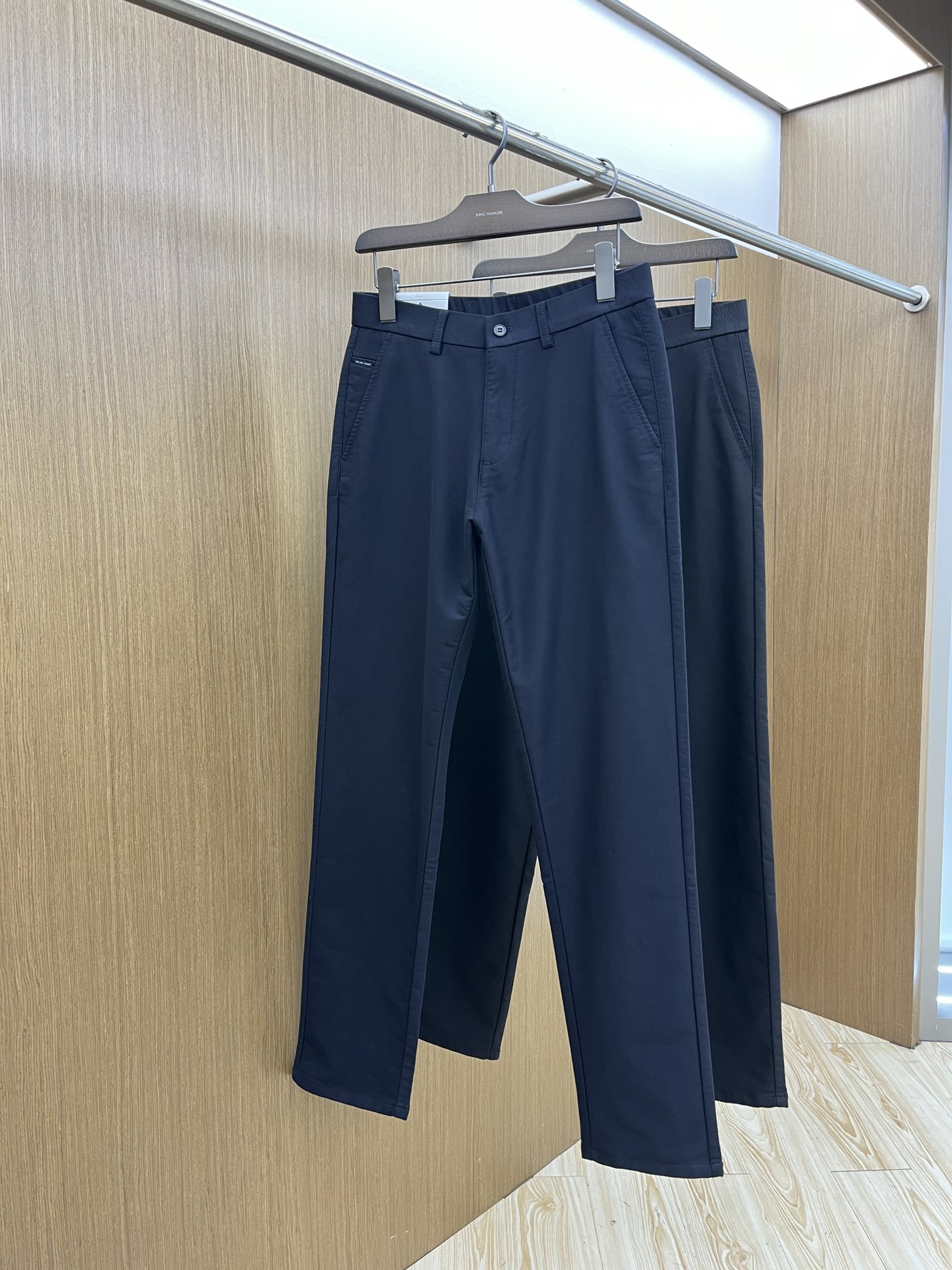 秋冬 PD 🔥🔥ss秋冬新品，官网同步有售，男士高端商务休闲西裤，高端进口面料，带弹力，后面采用硅胶字母