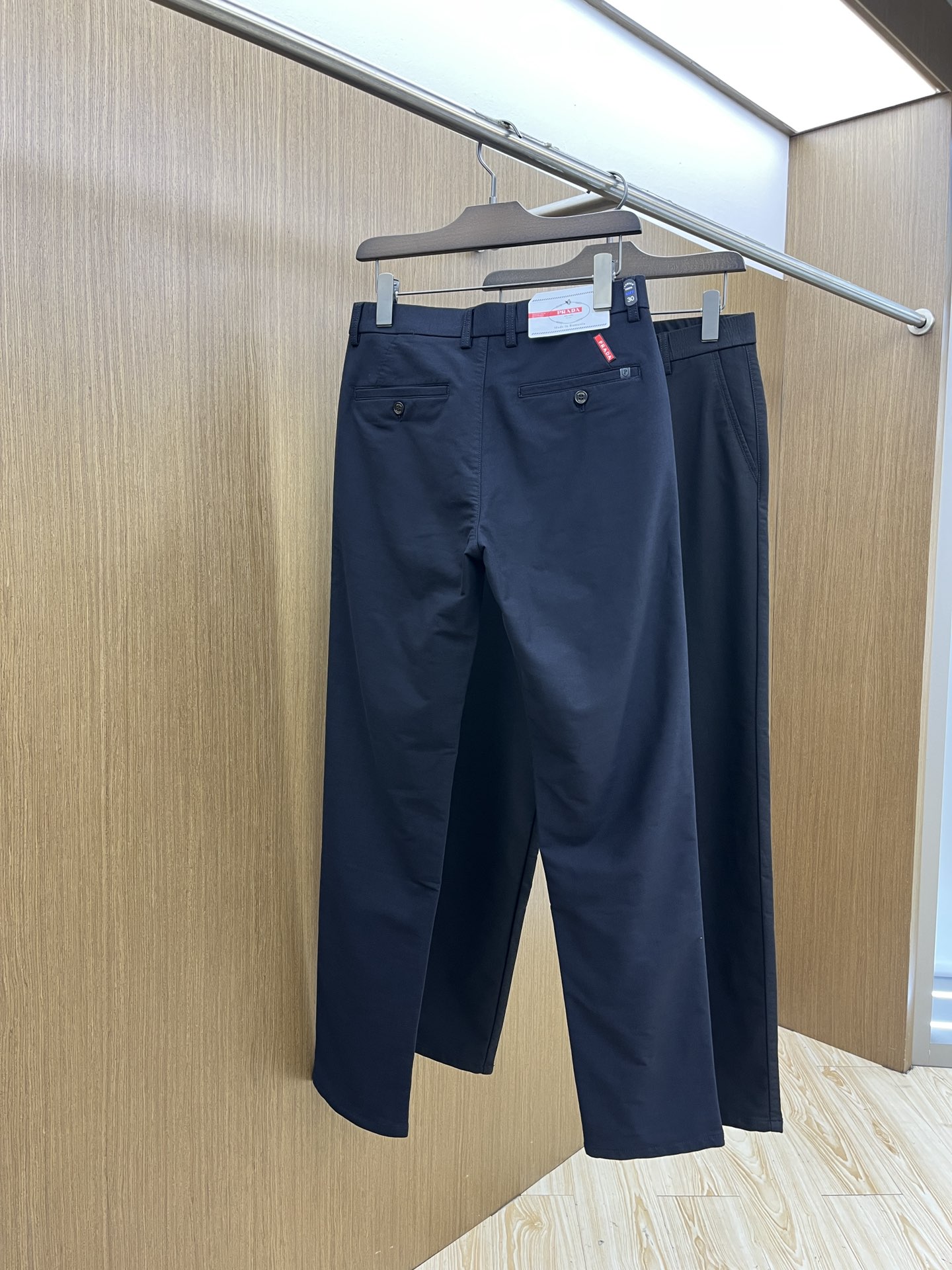 秋冬 PD 🔥🔥ss秋冬新品，官网同步有售，男士高端商务休闲西裤，高端进口面料，带弹力，后面采用硅胶字母
