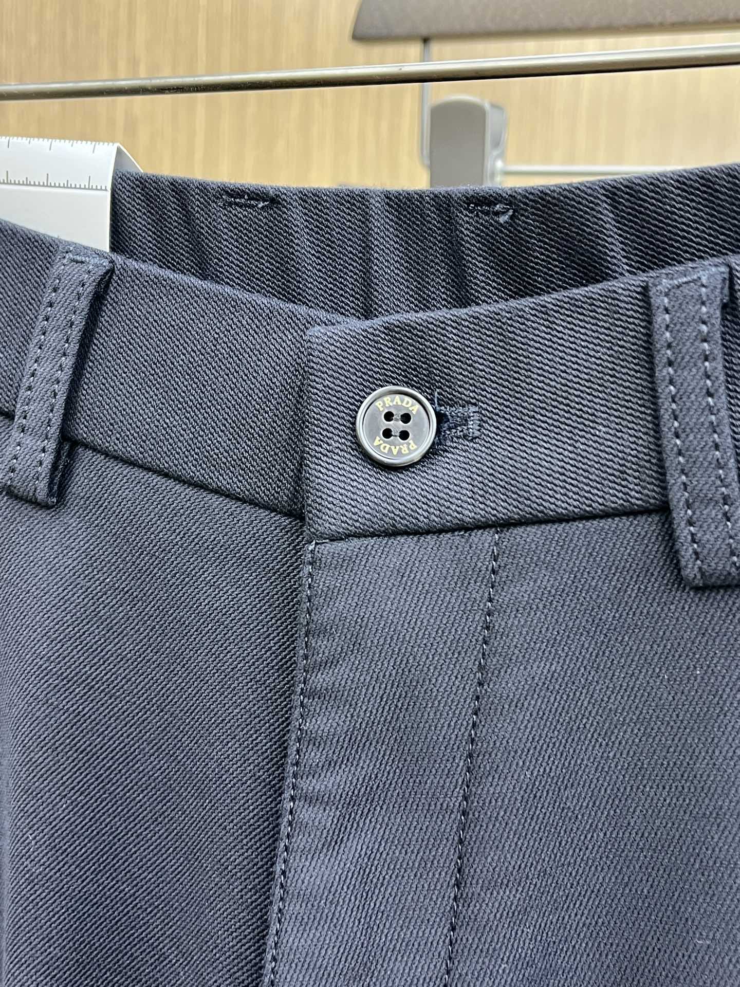 秋冬 PD 🔥🔥ss秋冬新品，官网同步有售，男士高端商务休闲西裤，高端进口面料，带弹力，后面采用硅胶字母