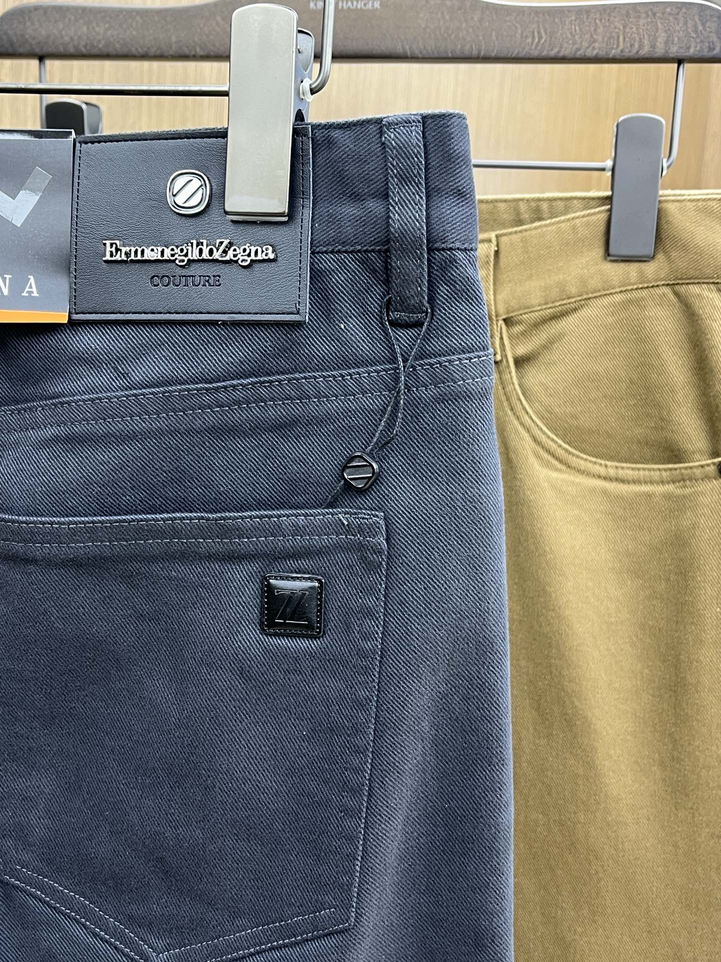 秋冬 ZZ 🔥🔥ss秋冬新品，官网同步有售，男士高端商务休闲西裤，高端进口面料，带弹力，后面采用硅胶字母