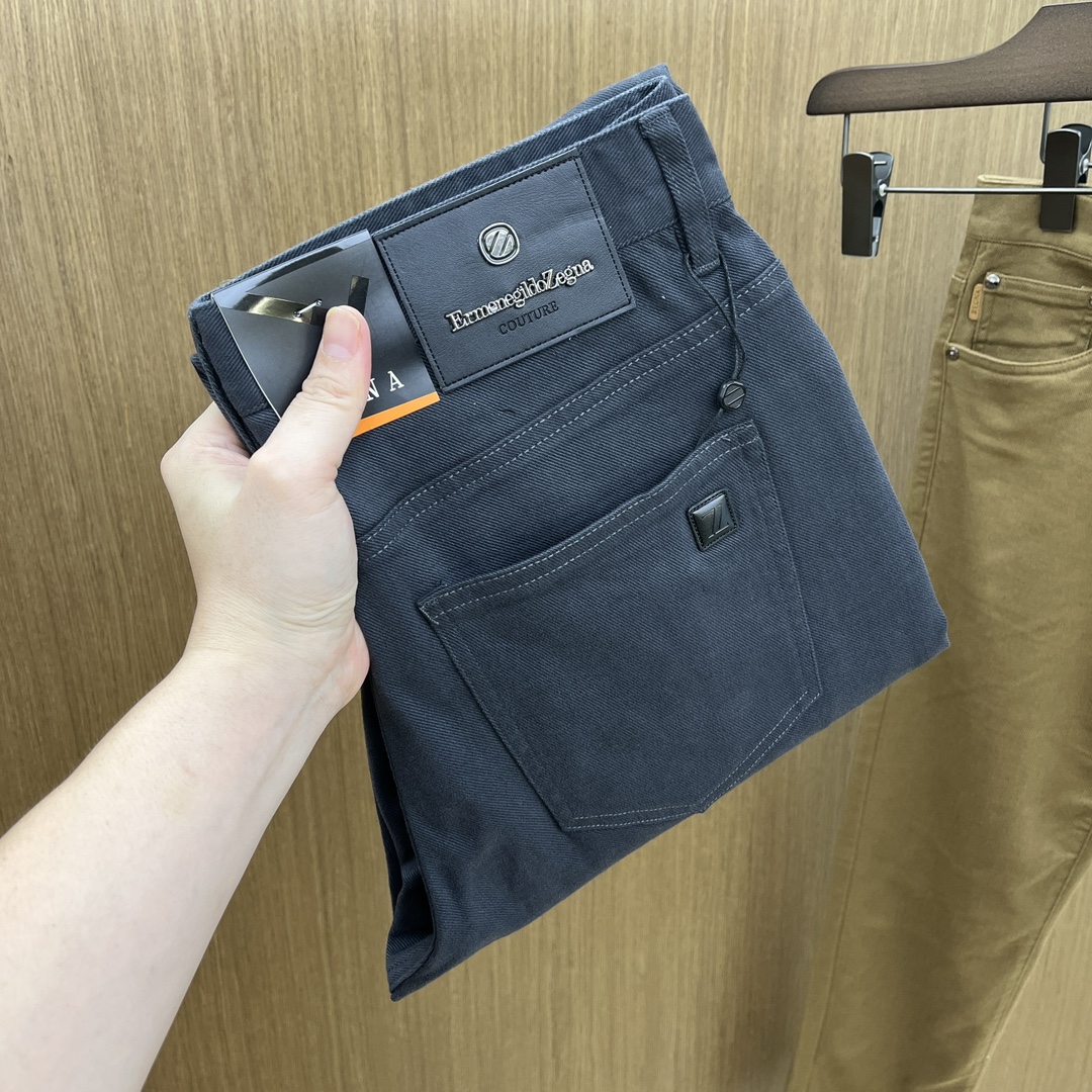 秋冬 ZZ 🔥🔥ss秋冬新品，官网同步有售，男士高端商务休闲西裤，高端进口面料，带弹力，后面采用硅胶字母