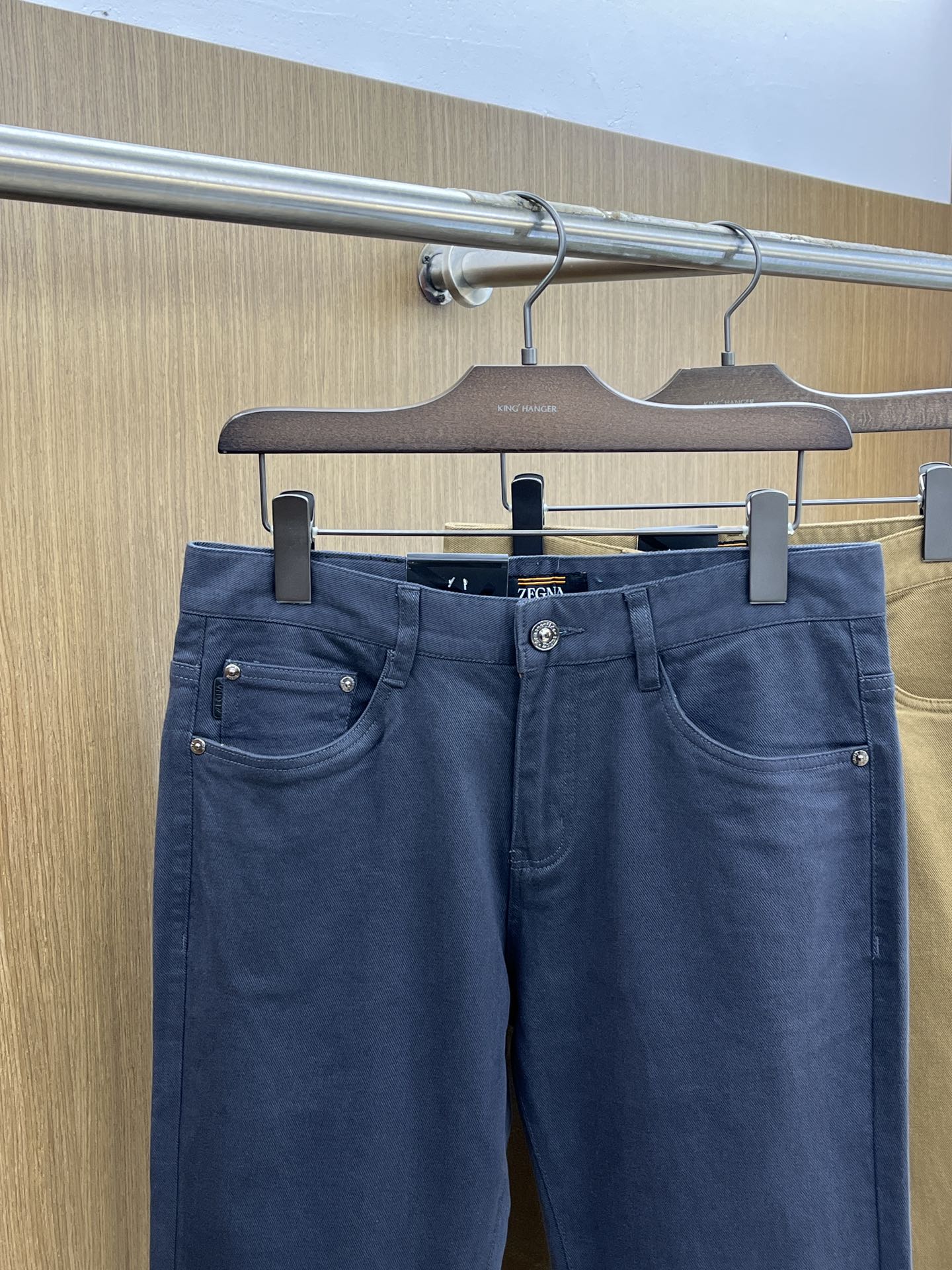 秋冬 ZZ 🔥🔥ss秋冬新品，官网同步有售，男士高端商务休闲西裤，高端进口面料，带弹力，后面采用硅胶字母