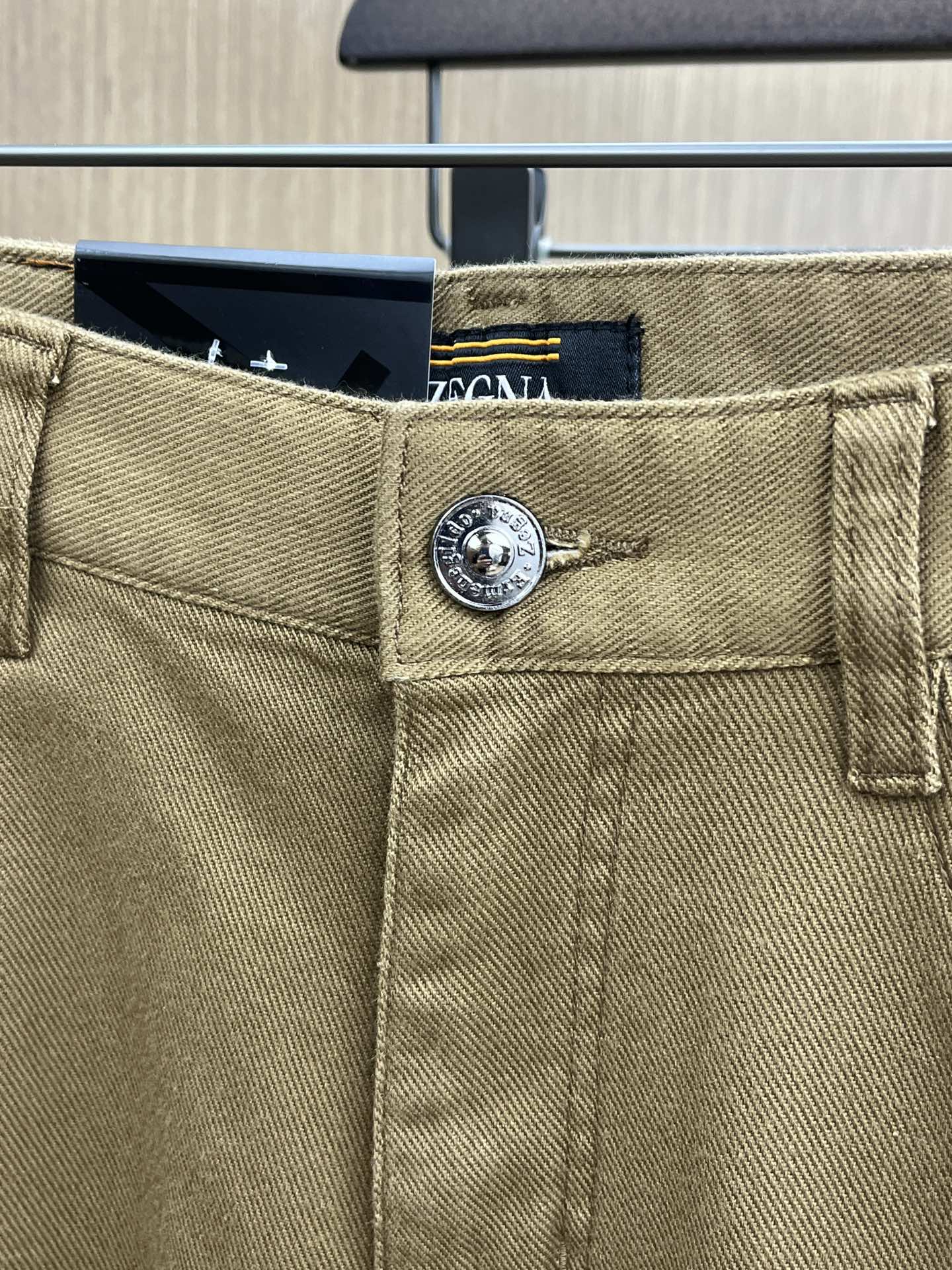 秋冬 ZZ 🔥🔥ss秋冬新品，官网同步有售，男士高端商务休闲西裤，高端进口面料，带弹力，后面采用硅胶字母