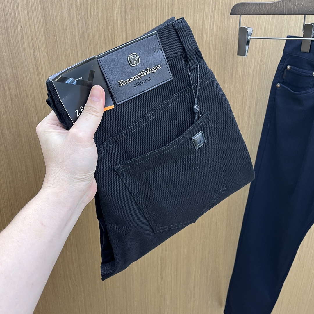 秋冬 ZZ 🔥🔥ss秋冬新品，官网同步有售，男士高端商务休闲西裤，高端进口面料，带弹力，后面采用硅胶字母