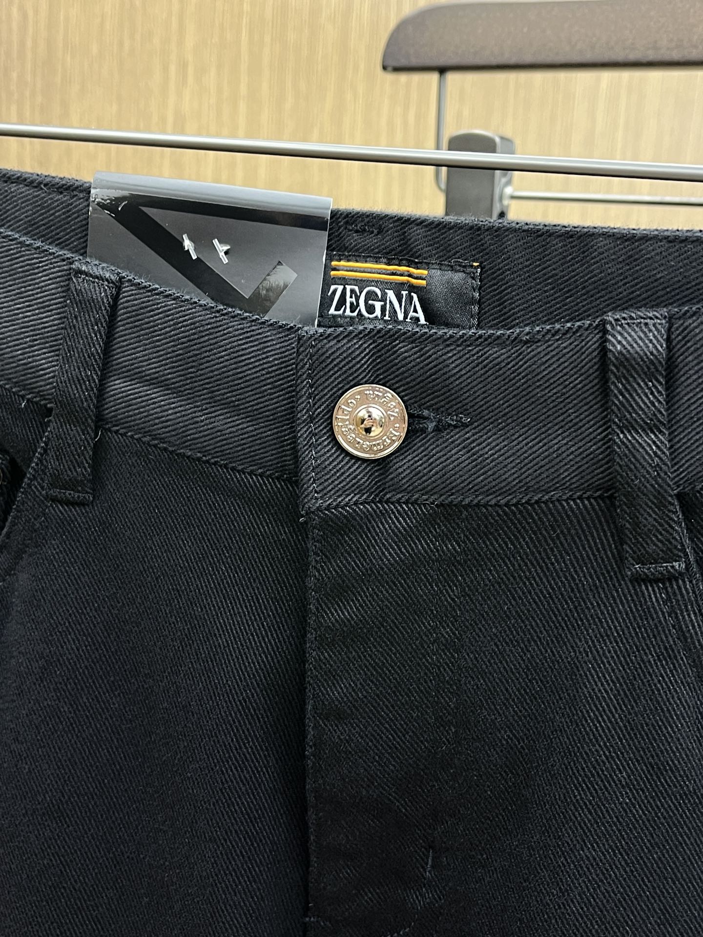 秋冬 ZZ 🔥🔥ss秋冬新品，官网同步有售，男士高端商务休闲西裤，高端进口面料，带弹力，后面采用硅胶字母