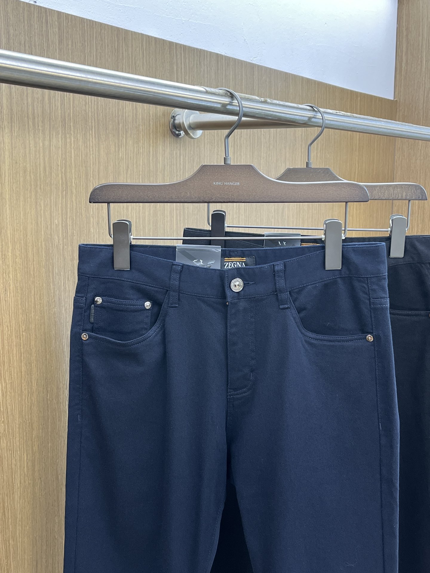 秋冬 ZZ 🔥🔥ss秋冬新品，官网同步有售，男士高端商务休闲西裤，高端进口面料，带弹力，后面采用硅胶字母