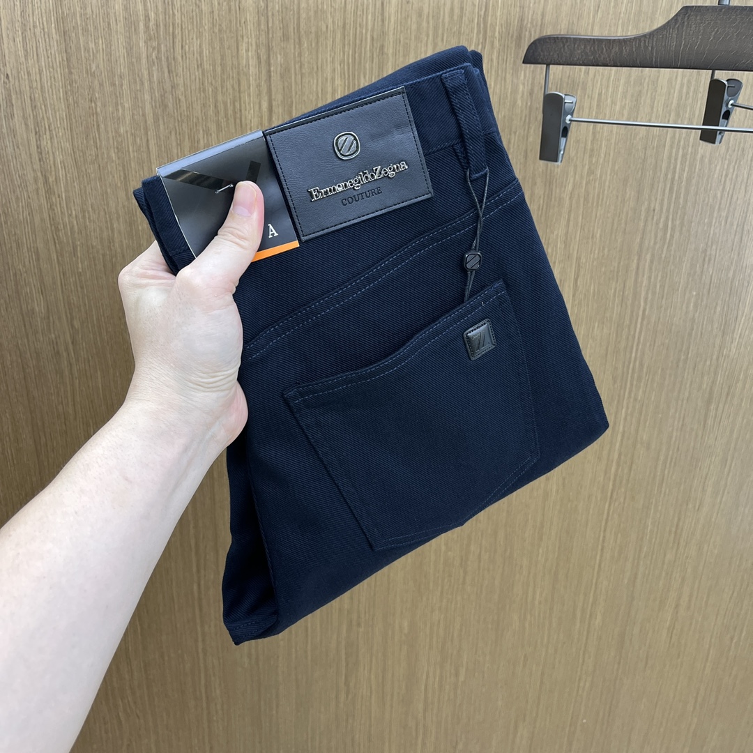 NO:521336,Autumn and Winter ZZ 1955ss autumn and winter new products, available on the official website simultaneously, men's high-end business casual trousers, high-end imported fabric, with elasticity, silicone letter pressing on the back, five combinations, namely classic and fashionable, combined tailor, unrestrained upper body effect, comfortable and breathable fax number 30-3837,,alexander wang19860909秋冬 ZZ 1955ss秋冬新品,官网同步有售,男士高端商务休闲西裤,高端进口面料,带弹力,后面采用硅胶字母压胶,五搭配,即经典又时尚,合体裁缝,上身效果无约束感 ,舒适透气fax 码数30-3837,,alexander wang,Men's clothing