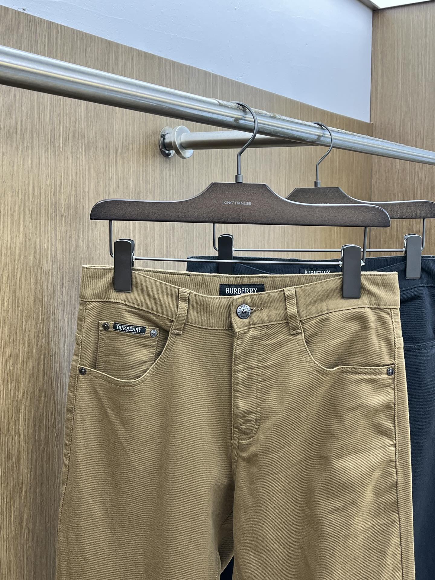 秋冬 BBR 🔥🔥ss秋冬新品，官网同步有售，男士高端商务休闲西裤，高端进口面料，带弹力，后面采用硅胶字