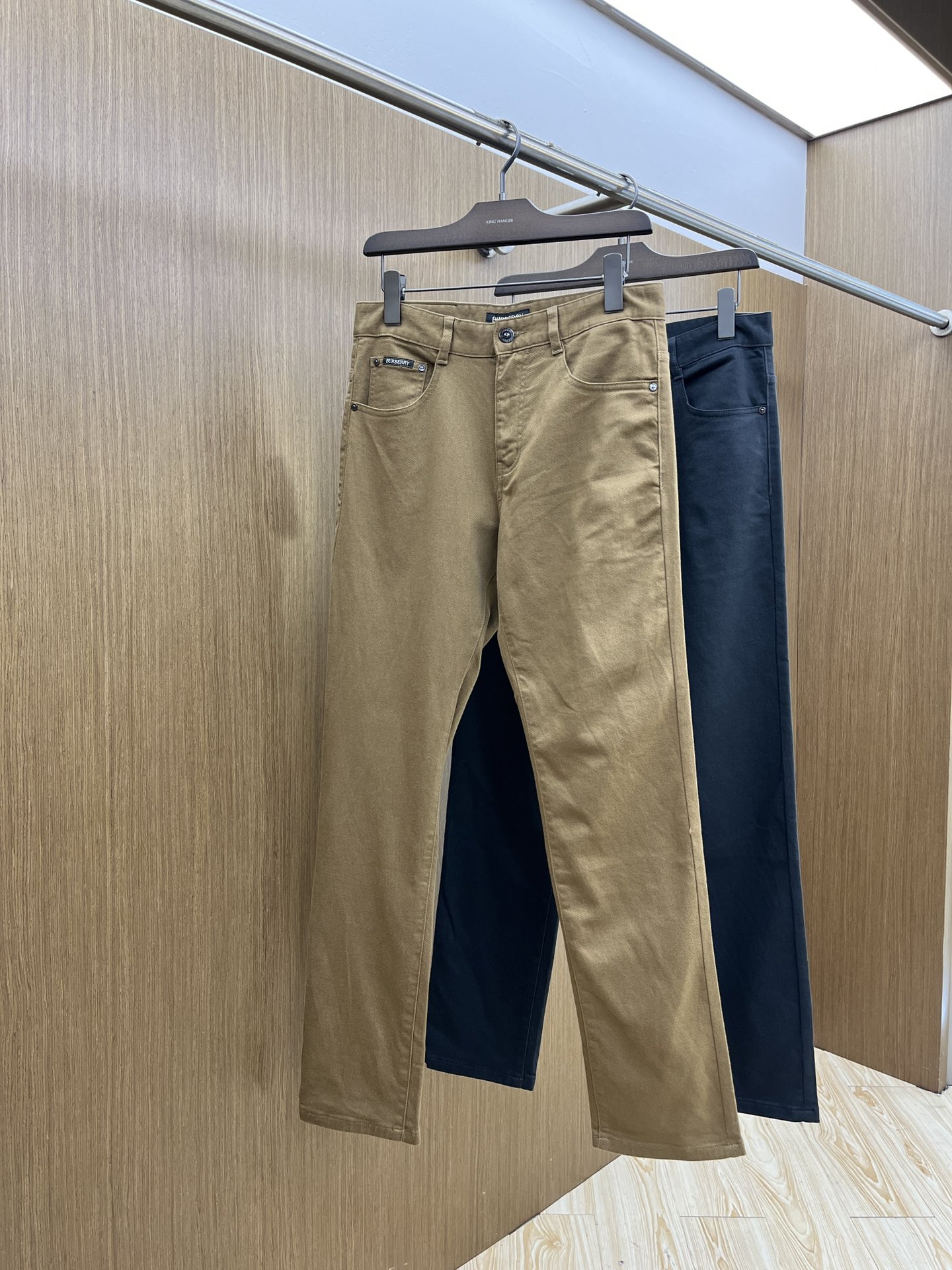 秋冬 BBR 🔥🔥ss秋冬新品，官网同步有售，男士高端商务休闲西裤，高端进口面料，带弹力，后面采用硅胶字