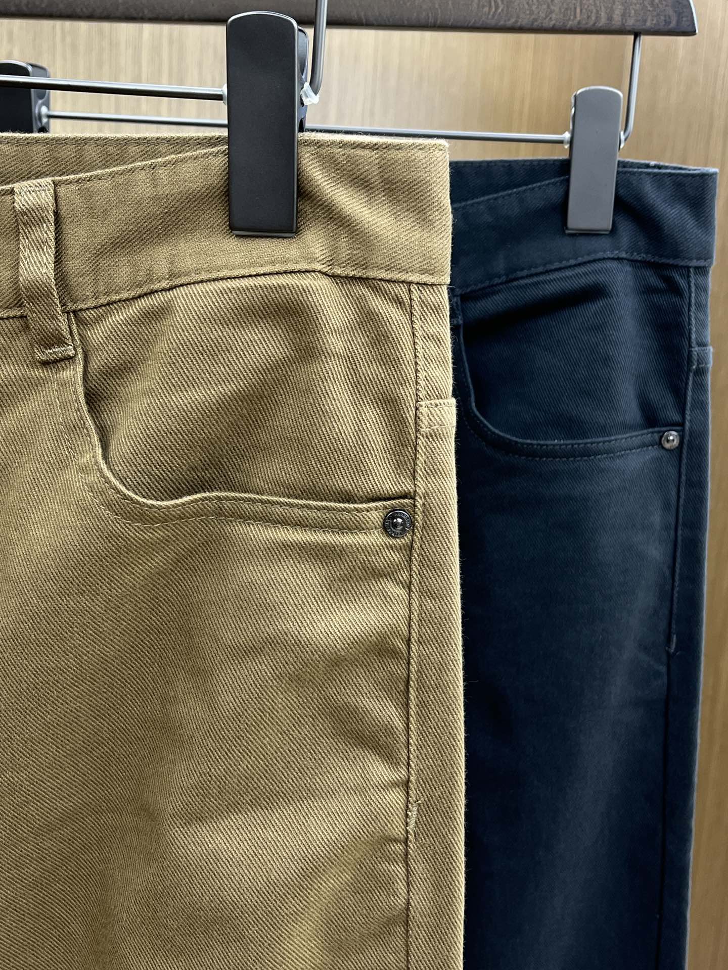 秋冬 BBR 🔥🔥ss秋冬新品，官网同步有售，男士高端商务休闲西裤，高端进口面料，带弹力，后面采用硅胶字