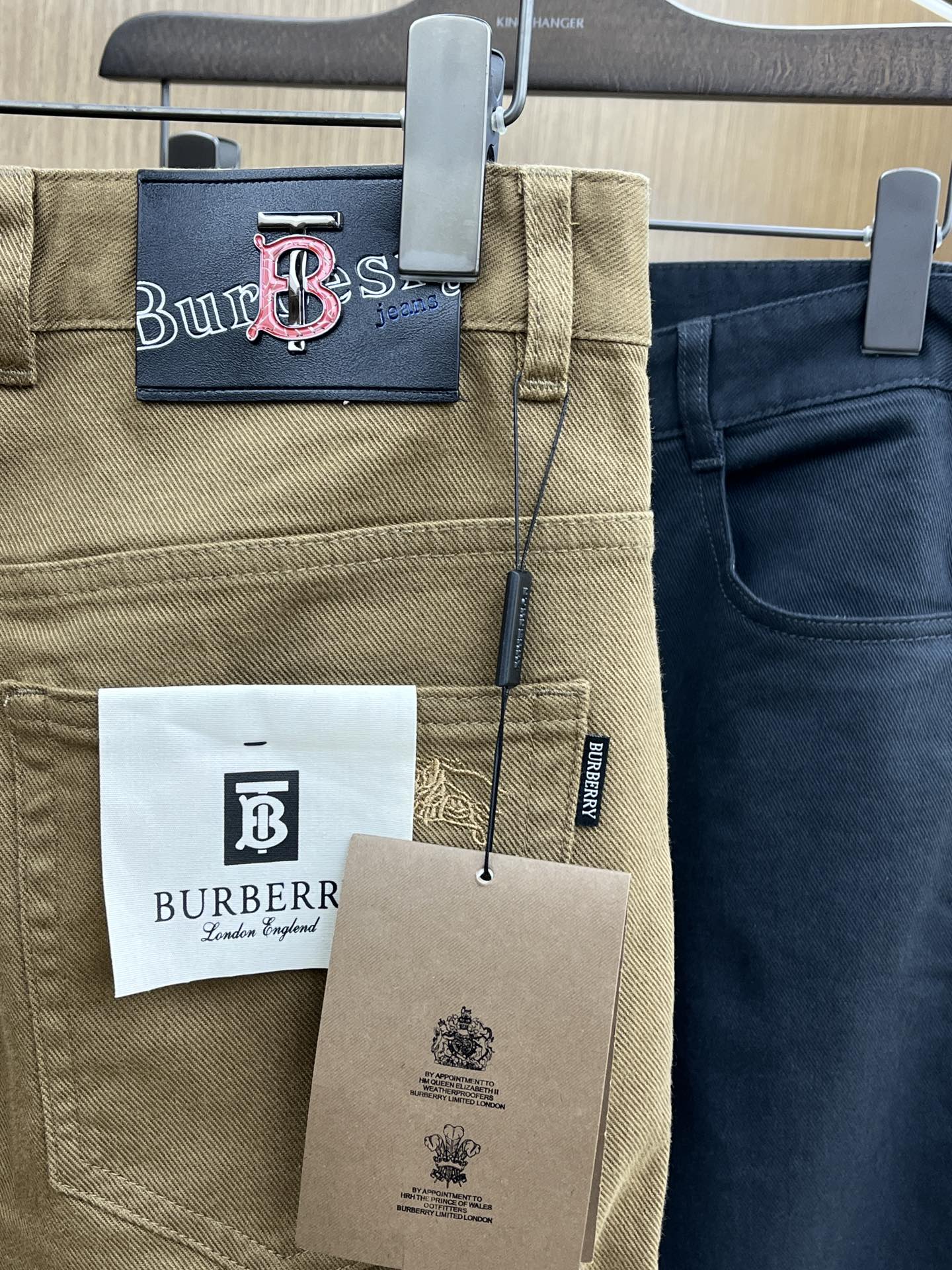 秋冬 BBR 🔥🔥ss秋冬新品，官网同步有售，男士高端商务休闲西裤，高端进口面料，带弹力，后面采用硅胶字