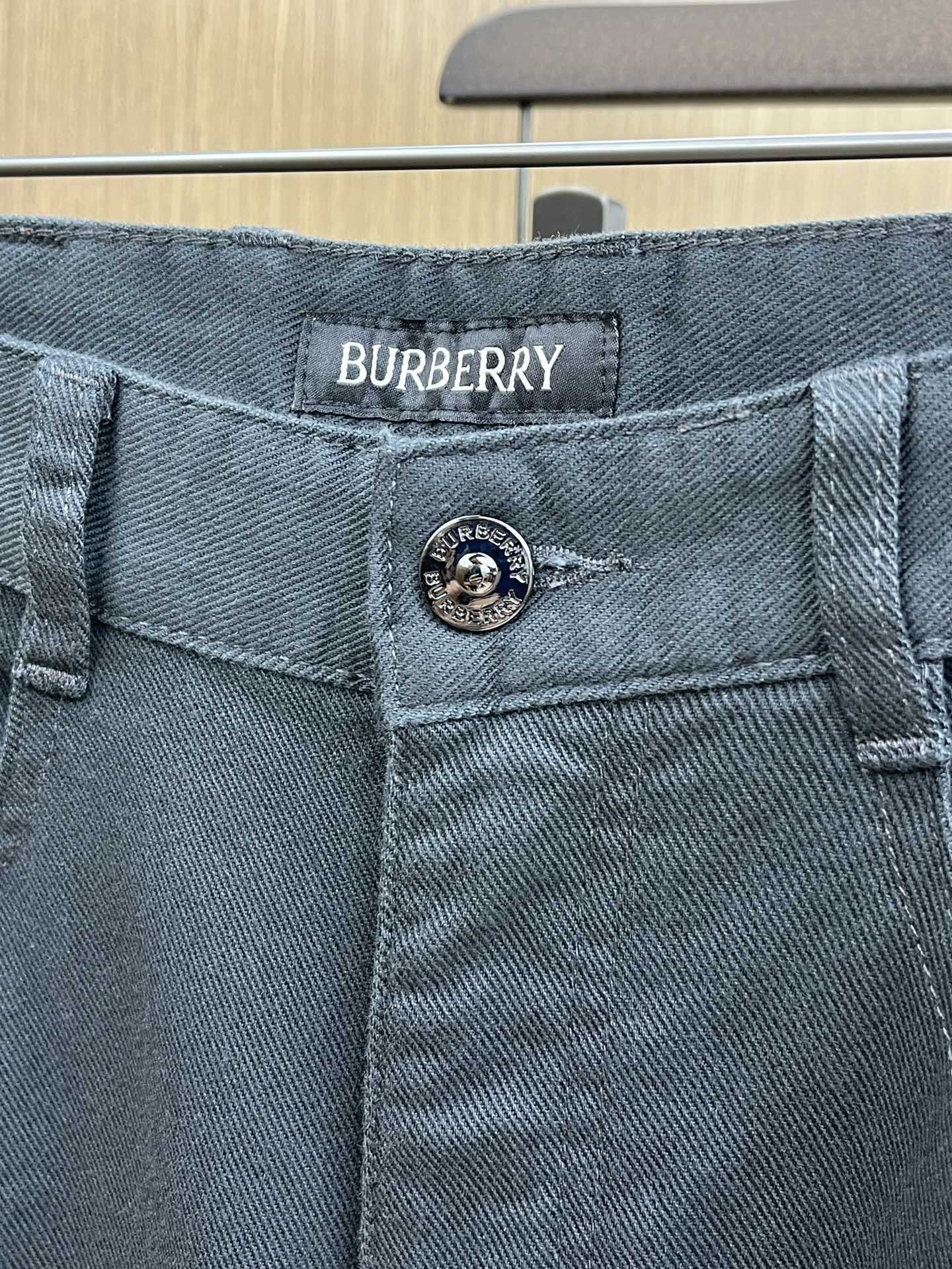 秋冬 BBR 🔥🔥ss秋冬新品，官网同步有售，男士高端商务休闲西裤，高端进口面料，带弹力，后面采用硅胶字