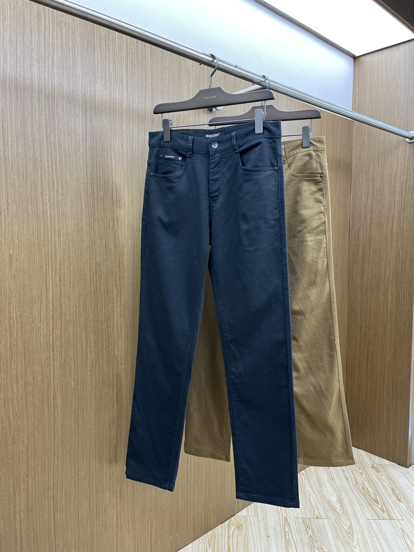 秋冬 BBR 🔥🔥ss秋冬新品，官网同步有售，男士高端商务休闲西裤，高端进口面料，带弹力，后面采用硅胶字