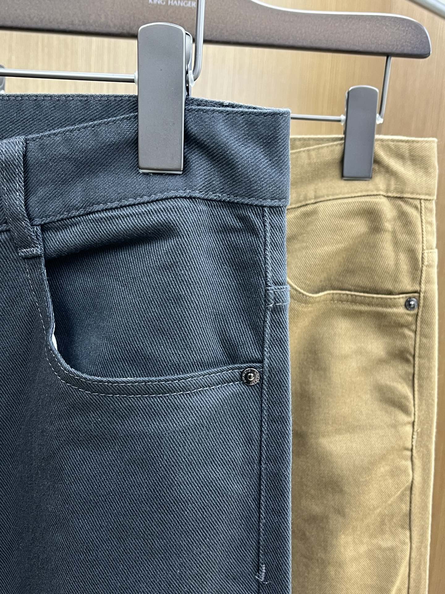 秋冬 BBR 🔥🔥ss秋冬新品，官网同步有售，男士高端商务休闲西裤，高端进口面料，带弹力，后面采用硅胶字