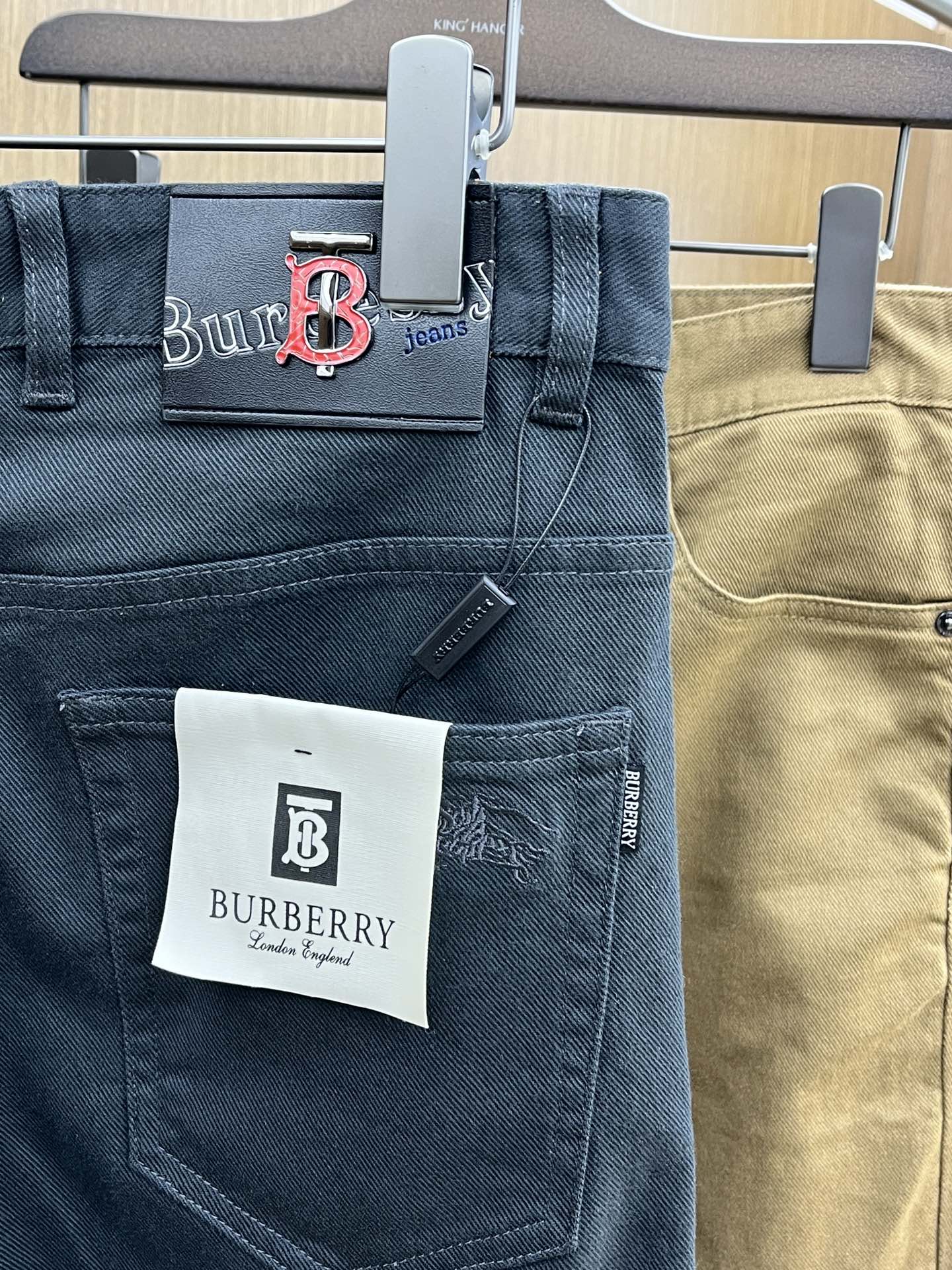 秋冬 BBR 🔥🔥ss秋冬新品，官网同步有售，男士高端商务休闲西裤，高端进口面料，带弹力，后面采用硅胶字