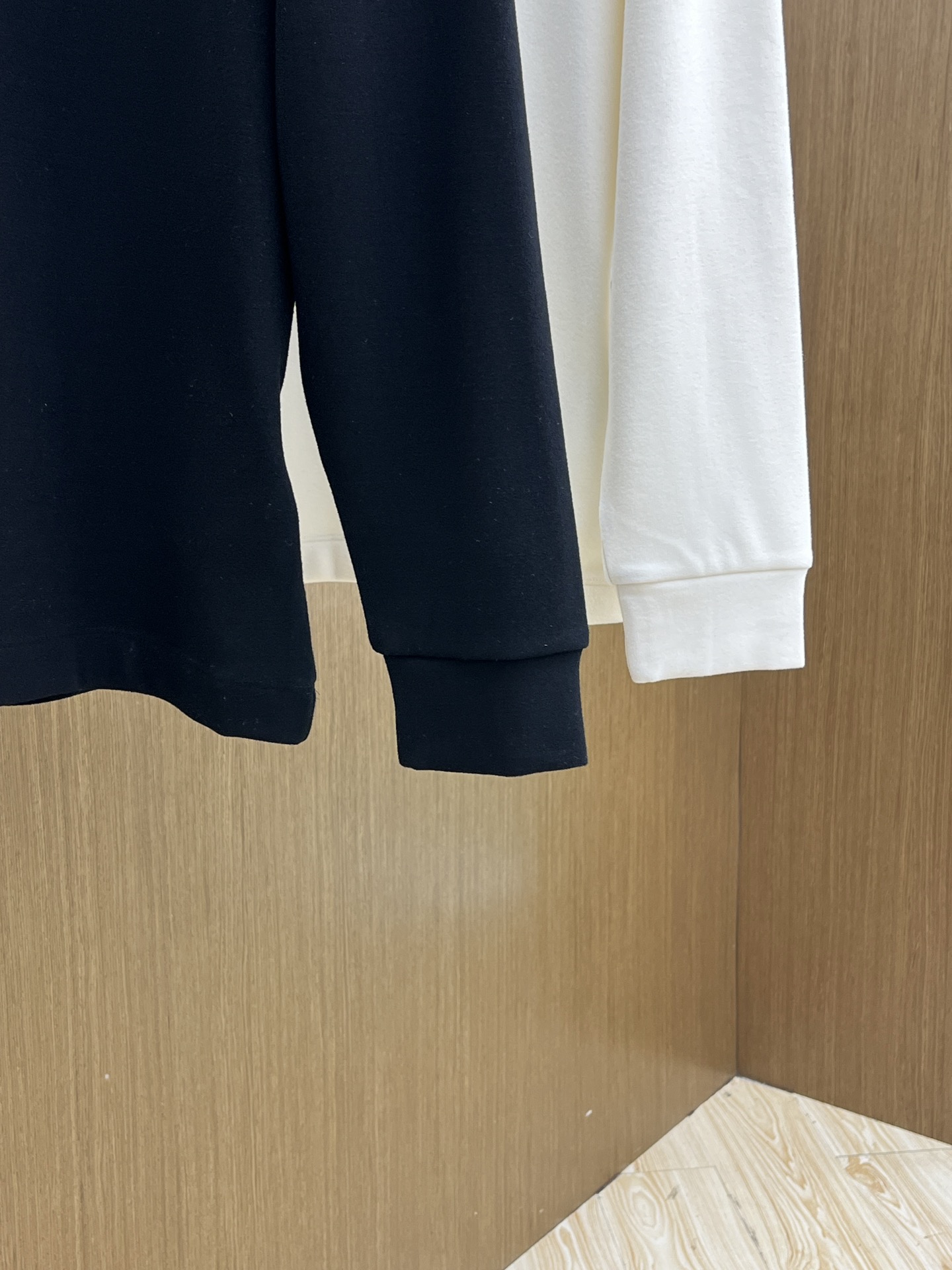 秋冬 Guc 🔥官网秋冬新款爆款打底衫 面料选用暖姜天丝德绒 面料细腻柔软上身舒适 简约时尚 适配商务、