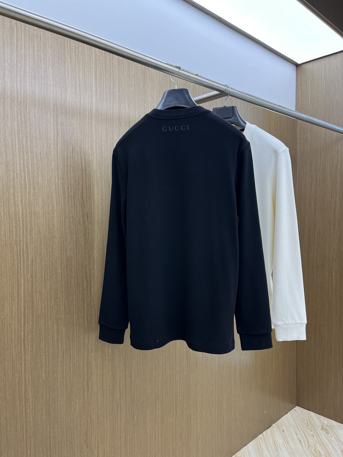 秋冬 Guc 🔥官网秋冬新款爆款打底衫 面料选用暖姜天丝德绒 面料细腻柔软上身舒适 简约时尚 适配商务、