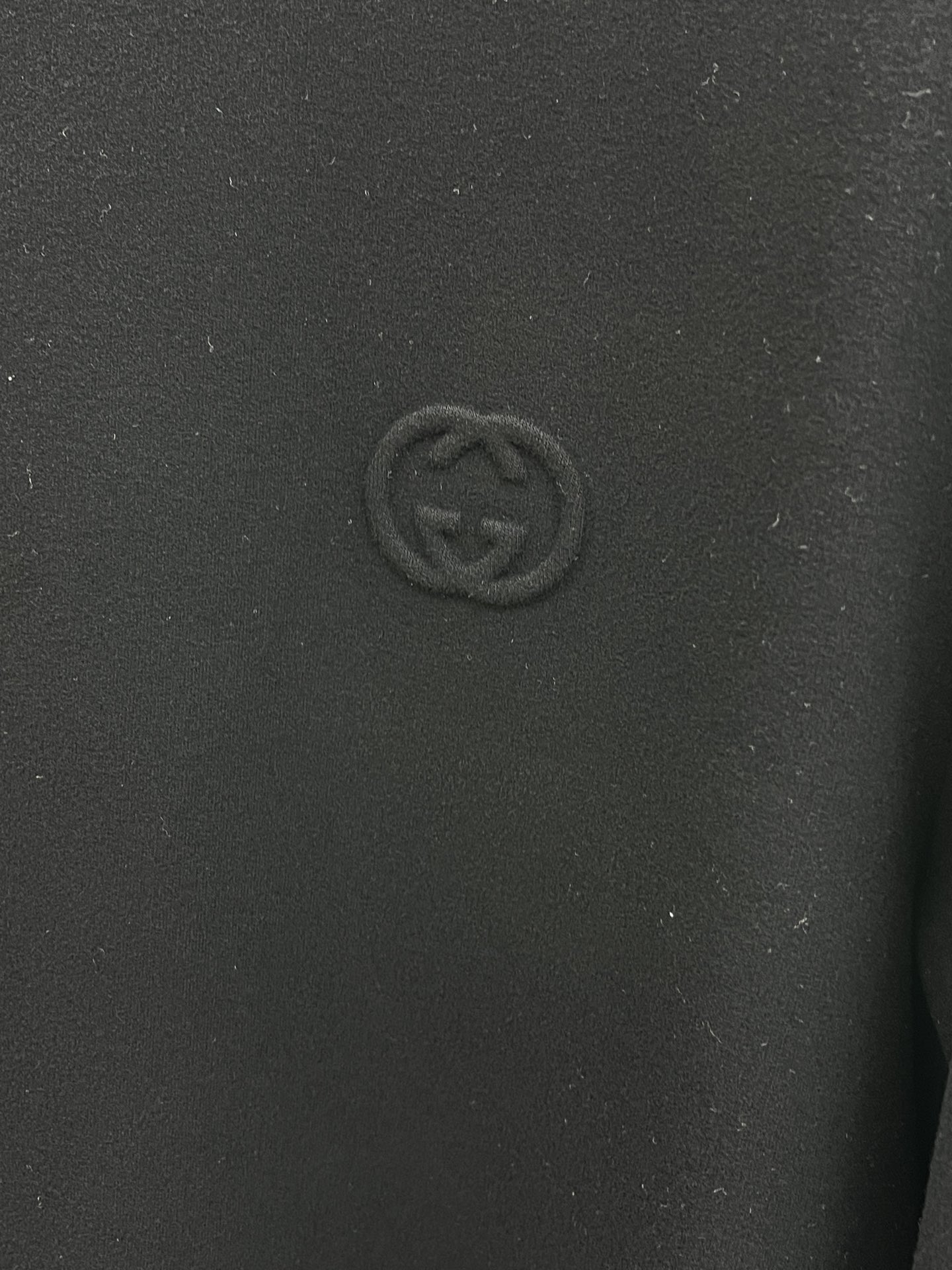 秋冬 Guc 🔥官网秋冬新款爆款打底衫 面料选用暖姜天丝德绒 面料细腻柔软上身舒适 简约时尚 适配商务、