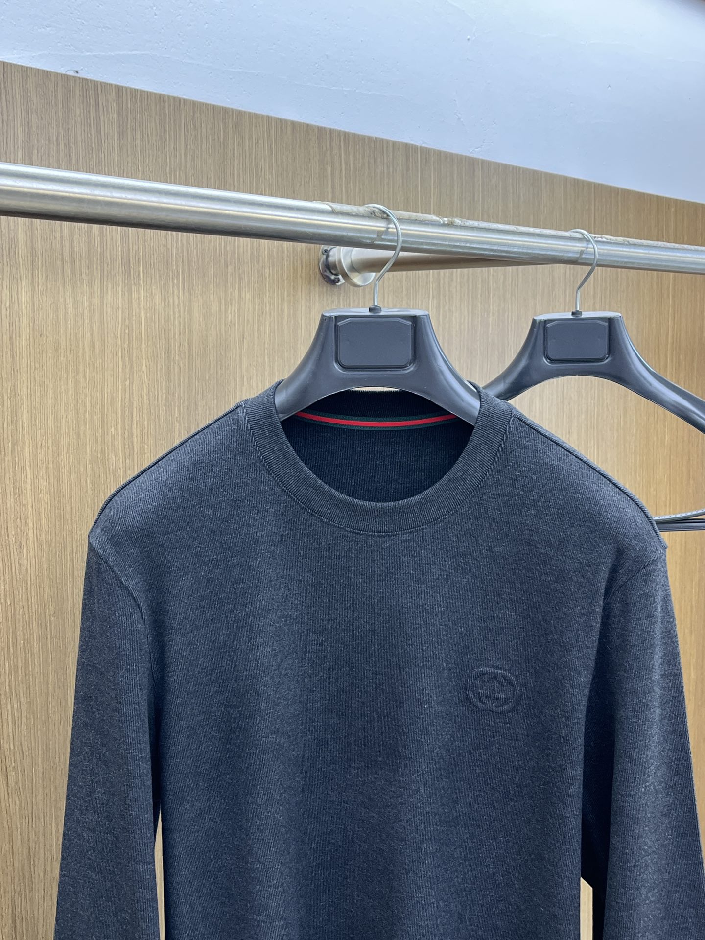 秋冬 Guc 🔥官网秋冬新款爆款打底衫 面料选用暖姜天丝德绒 面料细腻柔软上身舒适 简约时尚 适配商务、