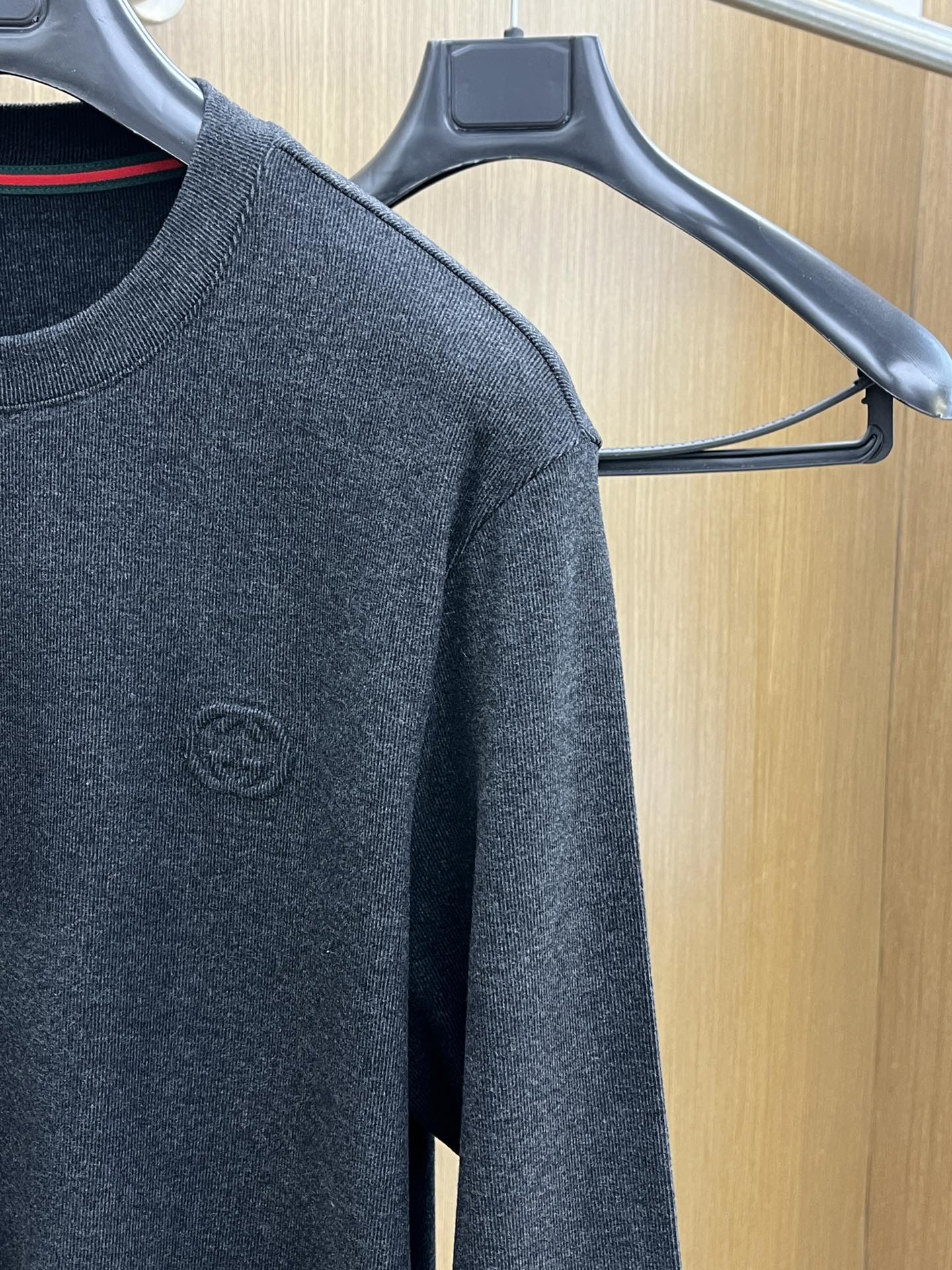 秋冬 Guc 🔥官网秋冬新款爆款打底衫 面料选用暖姜天丝德绒 面料细腻柔软上身舒适 简约时尚 适配商务、