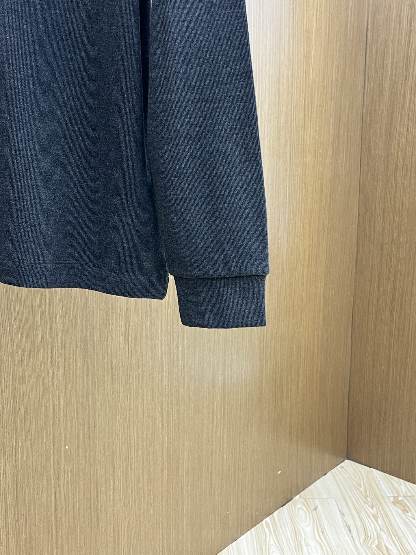 秋冬 Guc 🔥官网秋冬新款爆款打底衫 面料选用暖姜天丝德绒 面料细腻柔软上身舒适 简约时尚 适配商务、