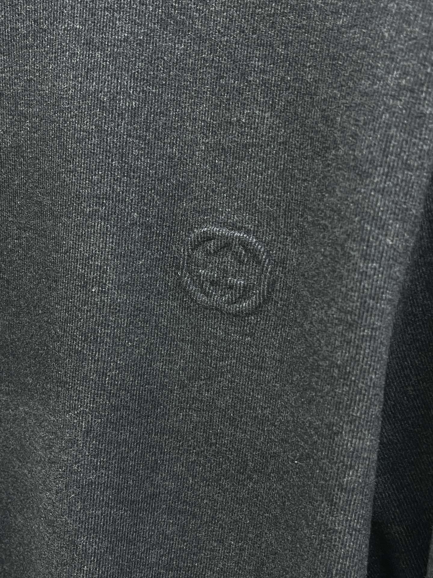 秋冬 Guc 🔥官网秋冬新款爆款打底衫 面料选用暖姜天丝德绒 面料细腻柔软上身舒适 简约时尚 适配商务、