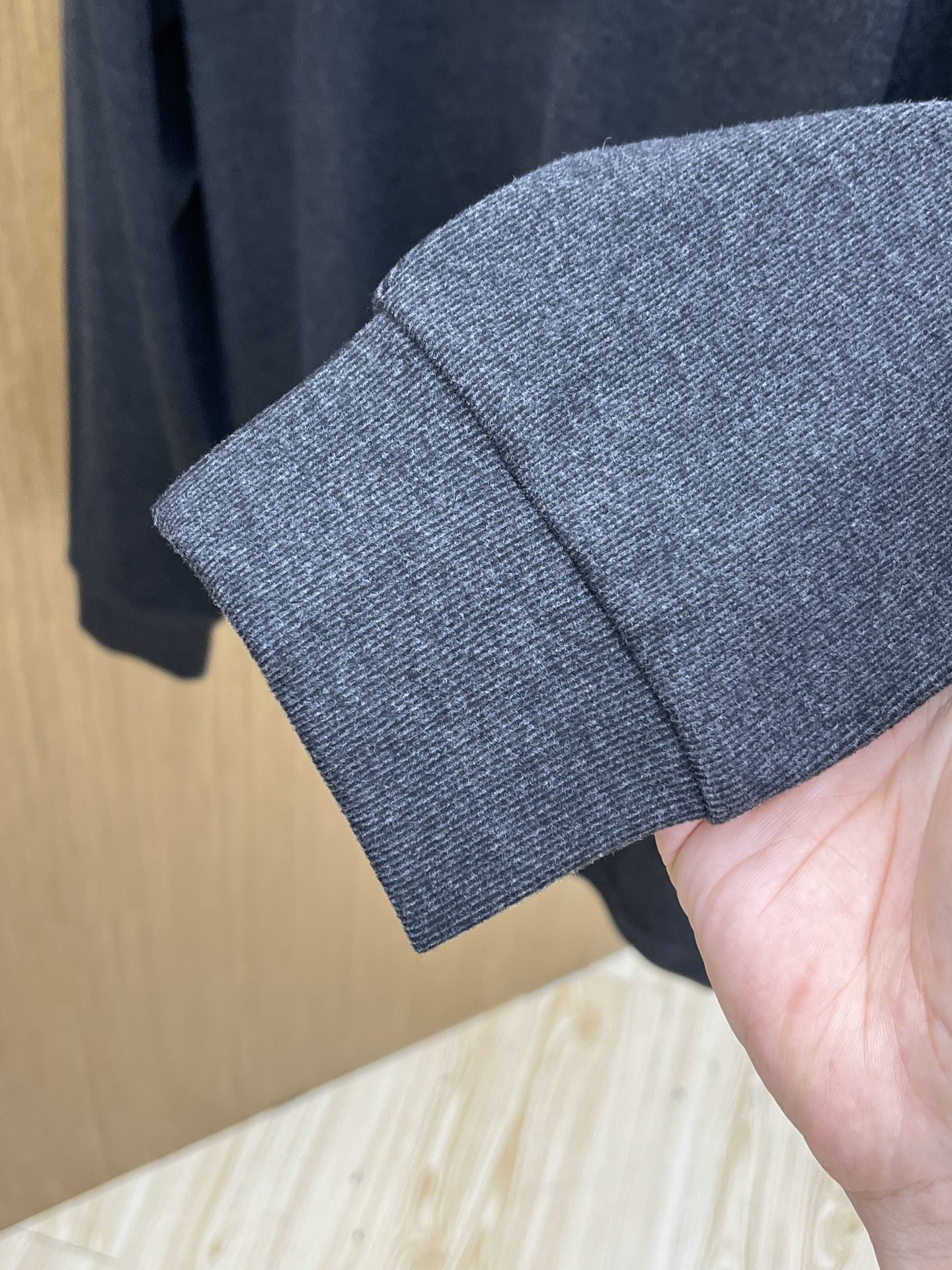 秋冬 Guc 🔥官网秋冬新款爆款打底衫 面料选用暖姜天丝德绒 面料细腻柔软上身舒适 简约时尚 适配商务、