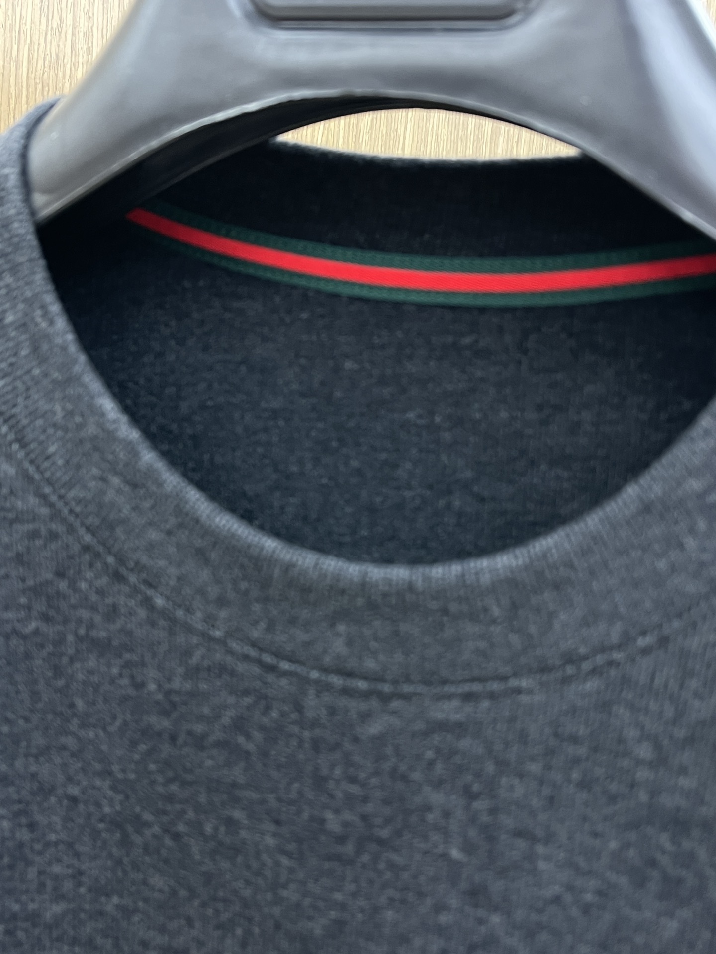 秋冬 Guc 🔥官网秋冬新款爆款打底衫 面料选用暖姜天丝德绒 面料细腻柔软上身舒适 简约时尚 适配商务、