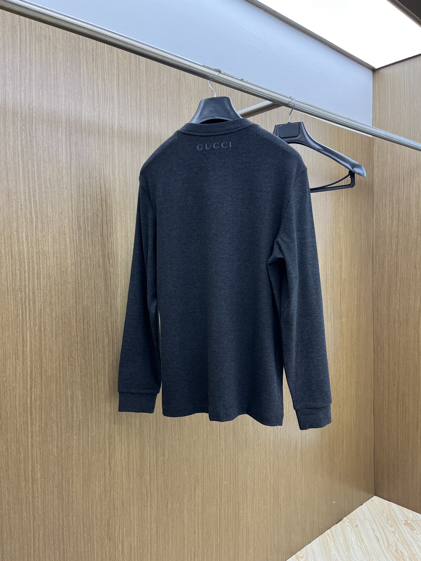 秋冬 Guc 🔥官网秋冬新款爆款打底衫 面料选用暖姜天丝德绒 面料细腻柔软上身舒适 简约时尚 适配商务、