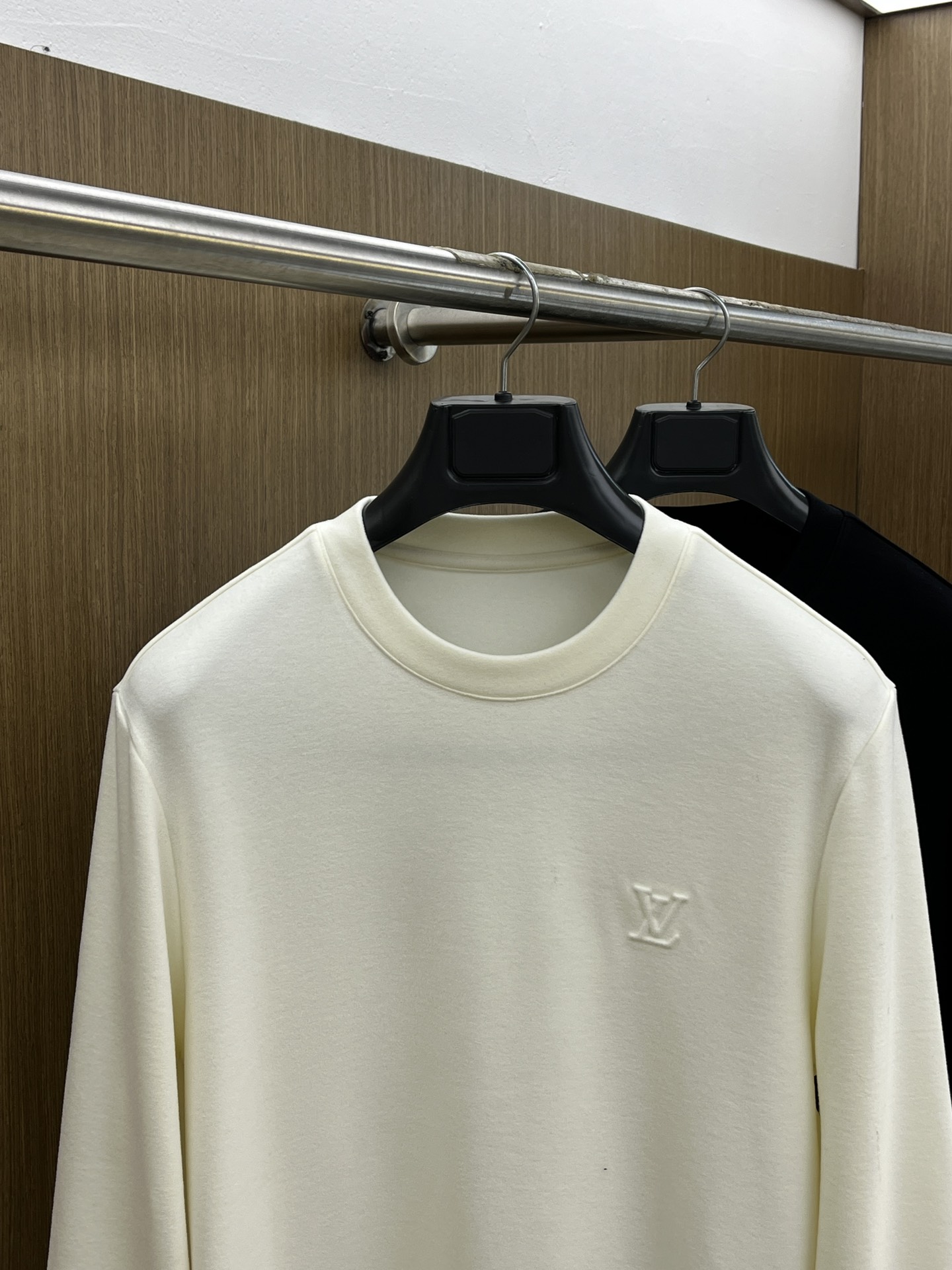 秋冬 Lv 🔥官网秋冬新款爆款打底衫 面料选用暖姜天丝德绒 面料细腻柔软上身舒适 简约时尚 适配商务、f