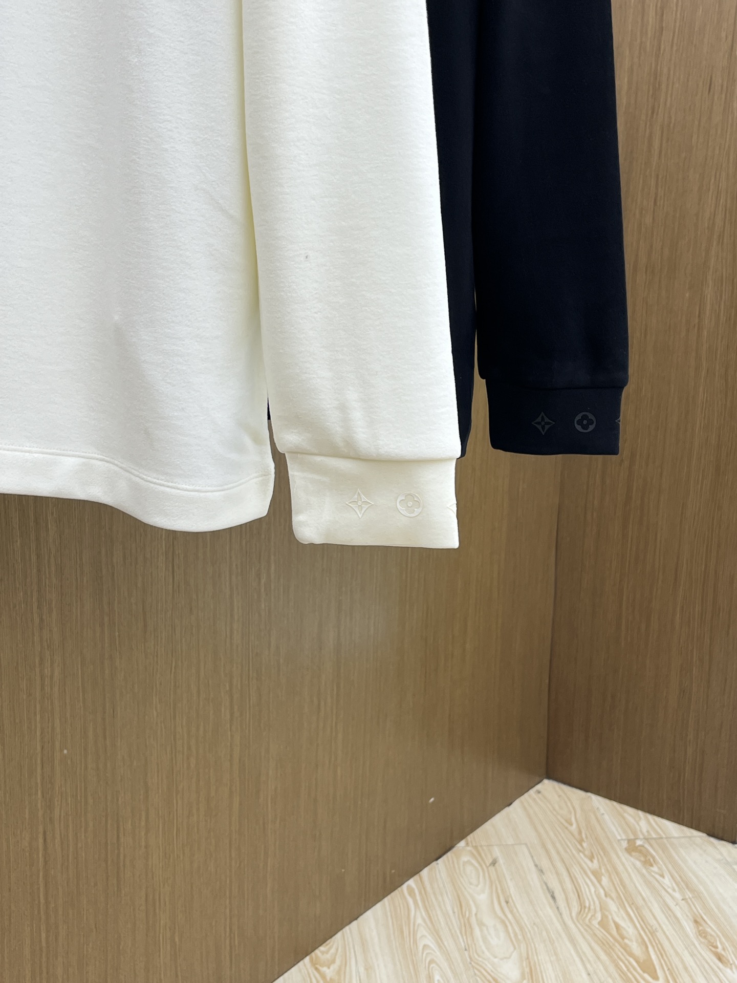 秋冬 Lv 🔥官网秋冬新款爆款打底衫 面料选用暖姜天丝德绒 面料细腻柔软上身舒适 简约时尚 适配商务、f